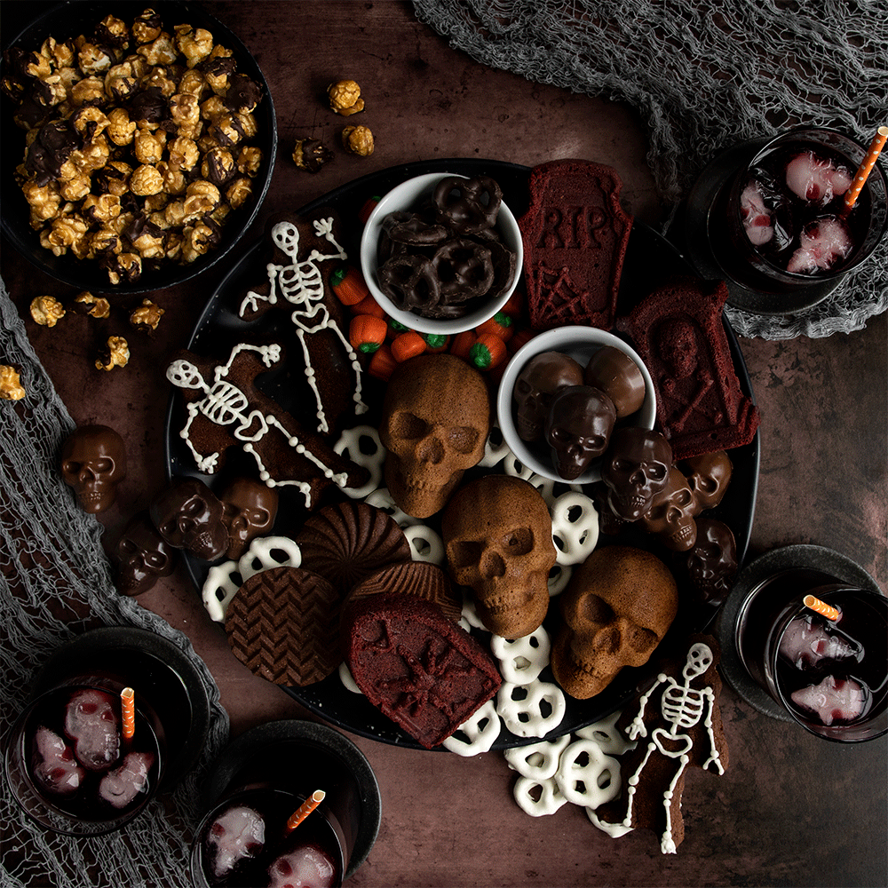 SkullHalloween-Charcuterie-Board_1K_square__01338.1663854040.1280.1280.gif