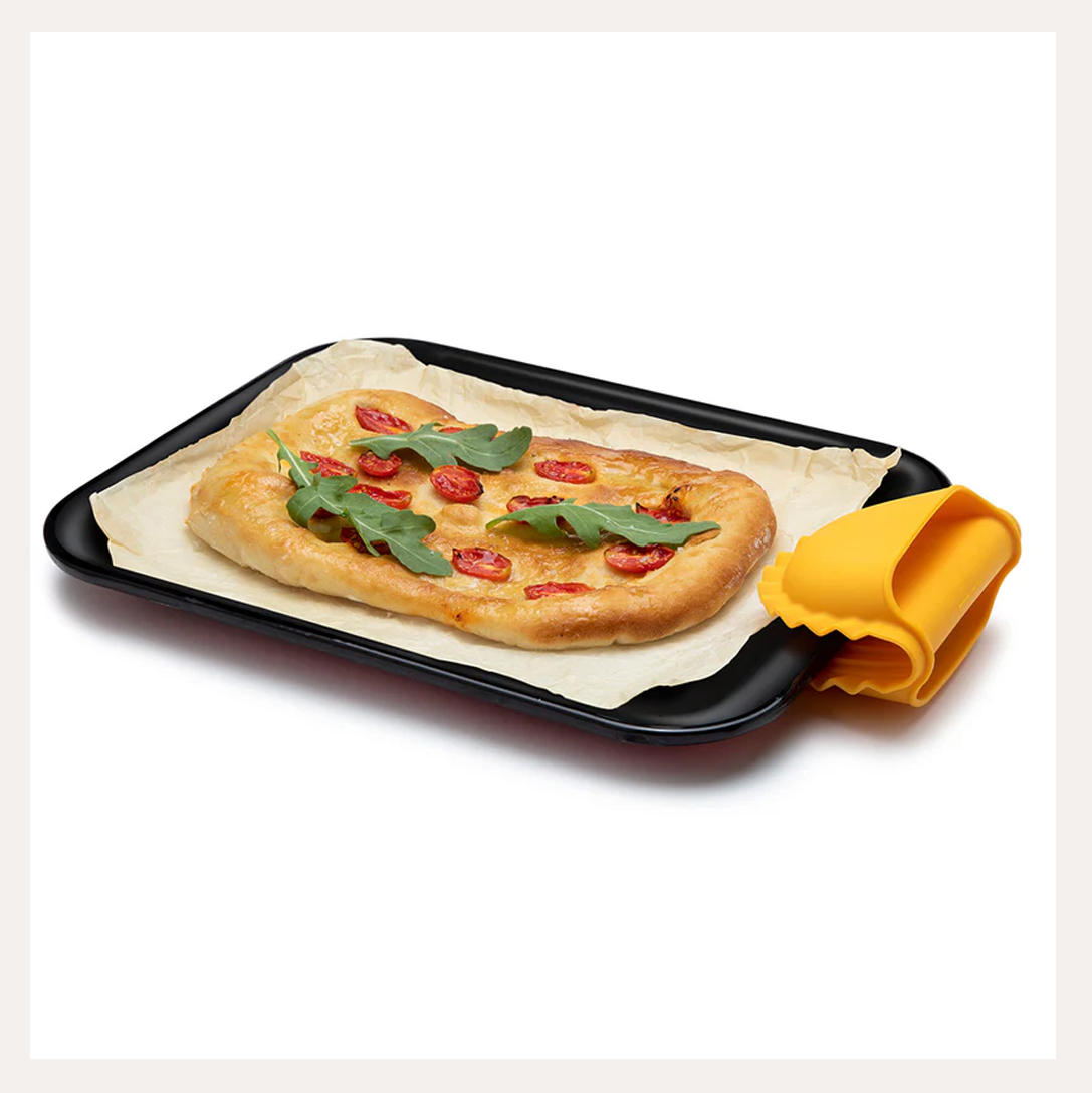 pasta oven mitt 3.png