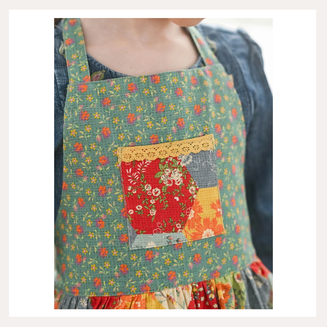 patchwork child apron 2.png