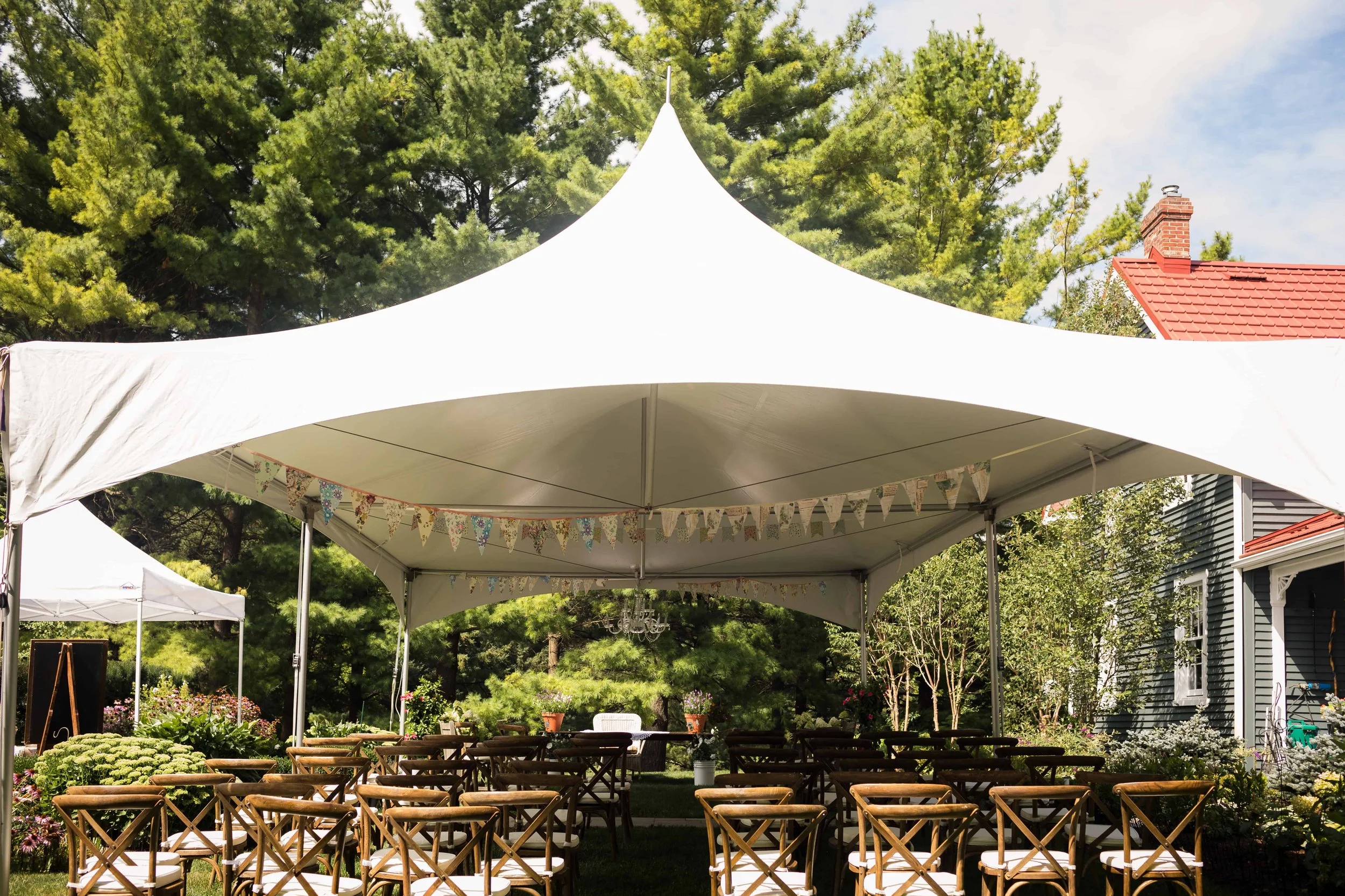 Puslinch-Backyard-Wedding-V&A-14.jpg