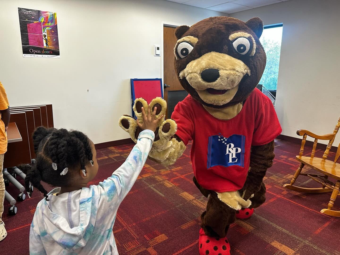 Growing up as a library kid, it&rsquo;s so great to see my daughter enjoy it just as much as I did. #NationalLibraryWeek 📚 special thanks to Ripple for the Otter!