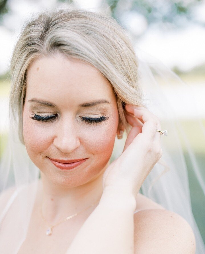 The beautiful Kirsten on wedding day.⁠
⁠
Couple @krstn42 &amp; @tsimpson0828⁠
Photographer @morgannewsomphoto⁠
Venue @commonwealtheventcenter⁠
Videographer @storyboardvideography⁠
Planner @bluegrasseventplanning⁠
⁠
⁠
#morgannewsomphotography #fineart