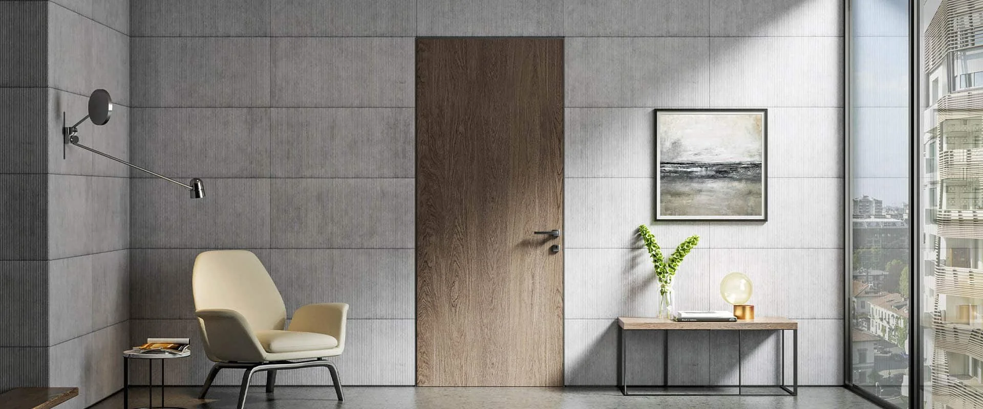Interno di un moderno soggiorno con pareti rivestite di pietra grigia, porta in legno al centro, seduta opzionale beige con braccioli, tavolo in legno con vaso di piante verdi, lampada decorativa e quadro astratto che raffigura un paesaggio marino, g