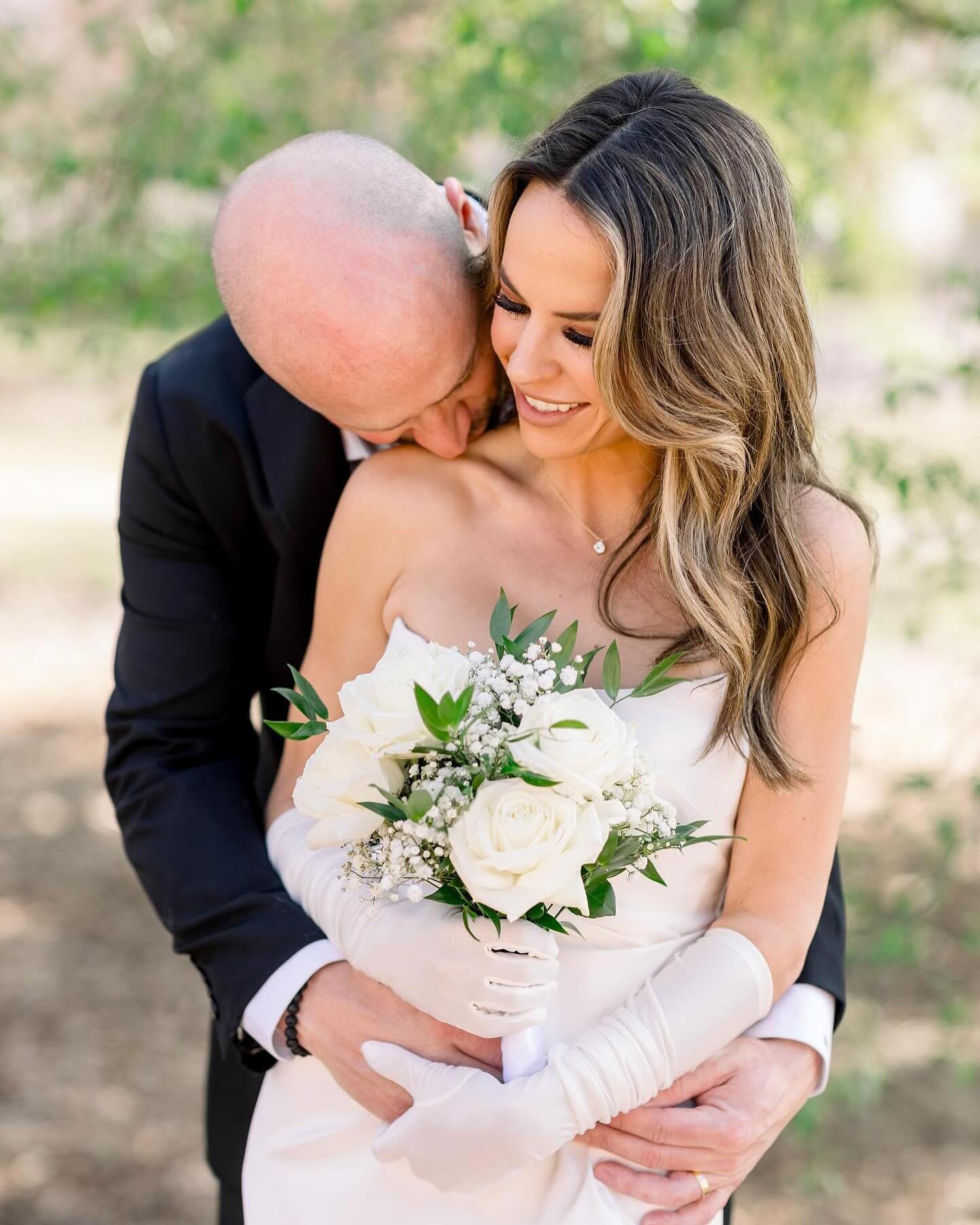 We love an intimate elopement and #LMBride @lauren_laproductions wedding is no exception! 🥹🫶 She was gorgeous in her elopement dress, adding the gloves and veil were the perfect touch to elevate her bridal look even more!! 

Congratulations to thes