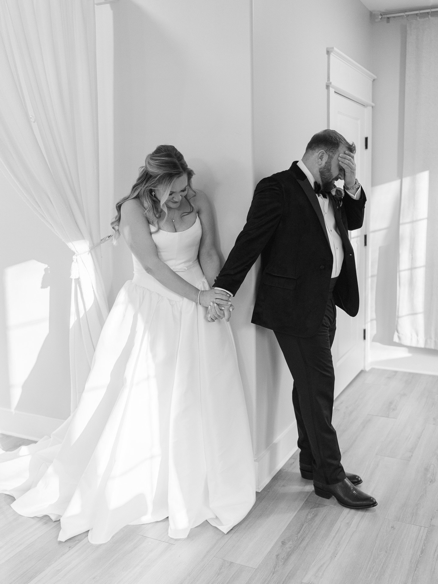 Our #LMBride @ellencbird was absolutely breathtaking on her wedding day! 💗 

Every detail of her bridal look came together so beautifully, and you can truly feel the love and joy through her gorgeous photos! The magic of the day shines in every imag