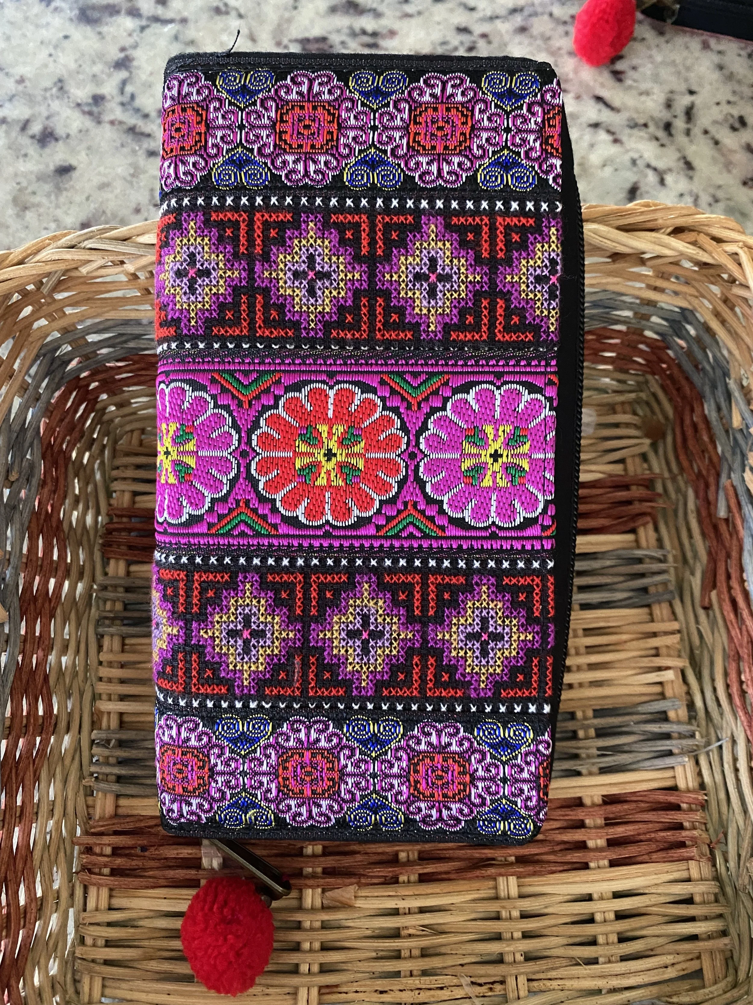 Wallet (hand & machine-made)