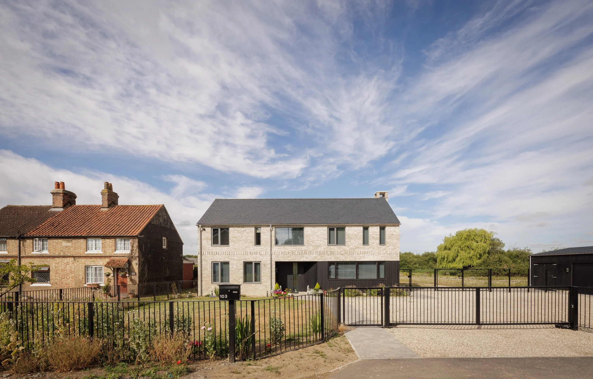 House Form_Pond House_Cambridgeshire_01.jpg