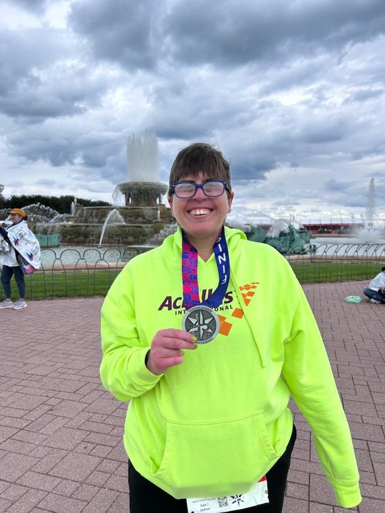  Katy Sanchez smiling with her Chicago Marathon medal 