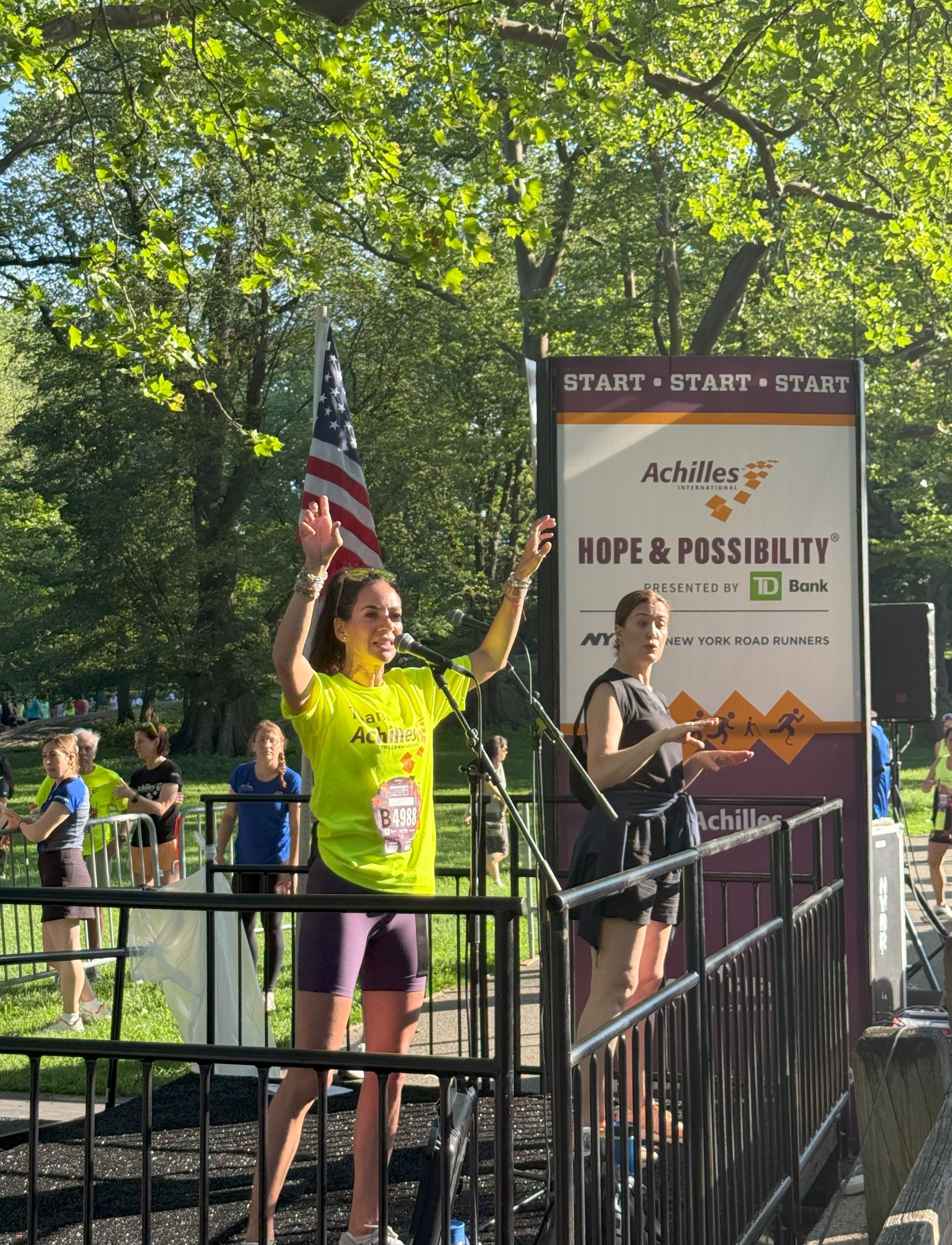 Mariana Fernández leading pre-race stretches at the start line.
