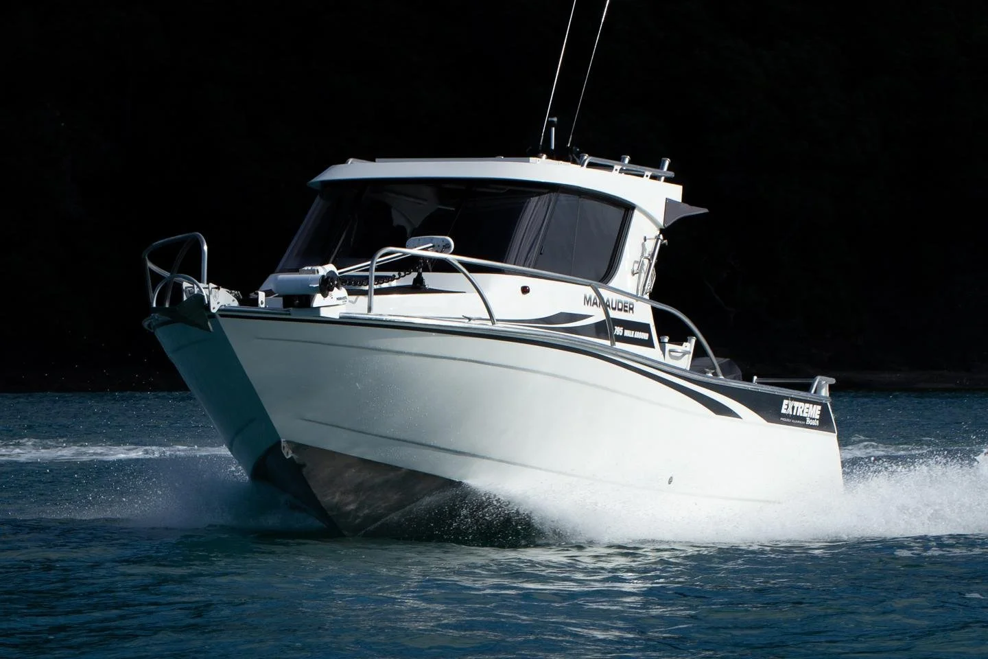 Extreme Boats 795 Walk Around