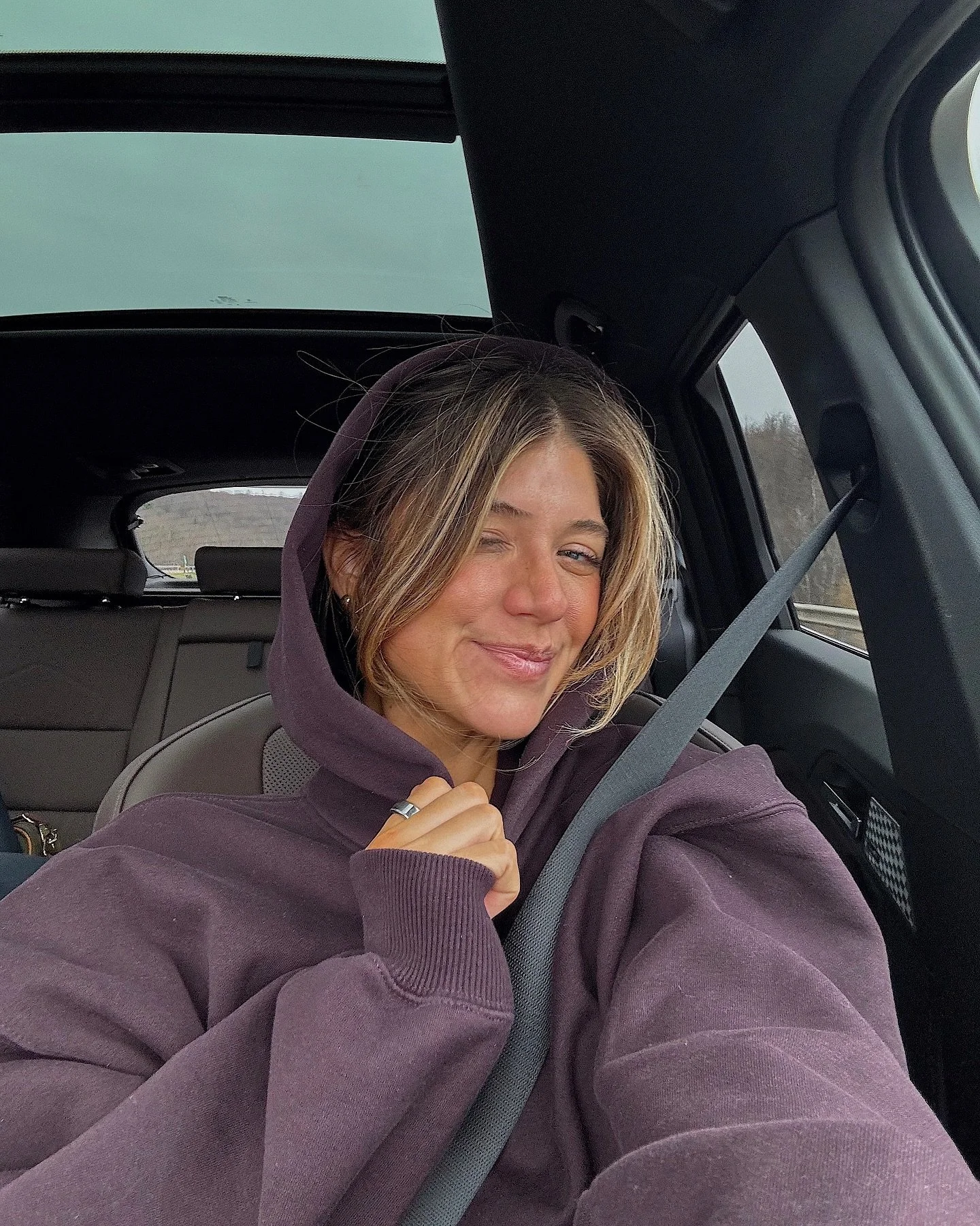 little miss loves a posting hiatus, jet lagged long drives, hugs from mom, this cute @darling sweater, getting ready in my childhood bedroom, game days (rip), Midwest beers and dragging everyone to a turkey trot in the rain ilysm - enjoy this wholeso