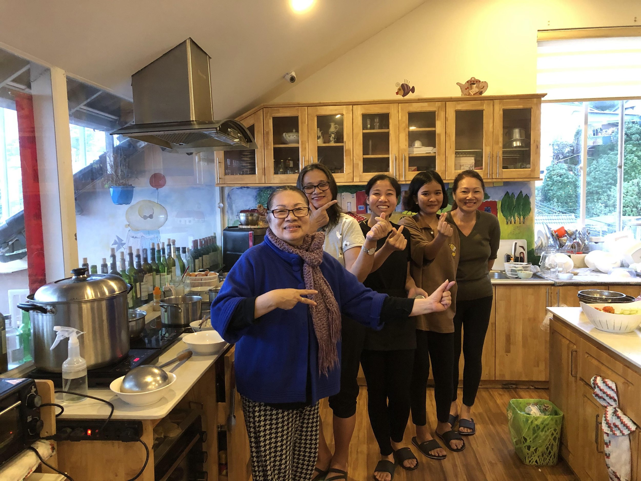 Mom_Thuy_BTS.jpg