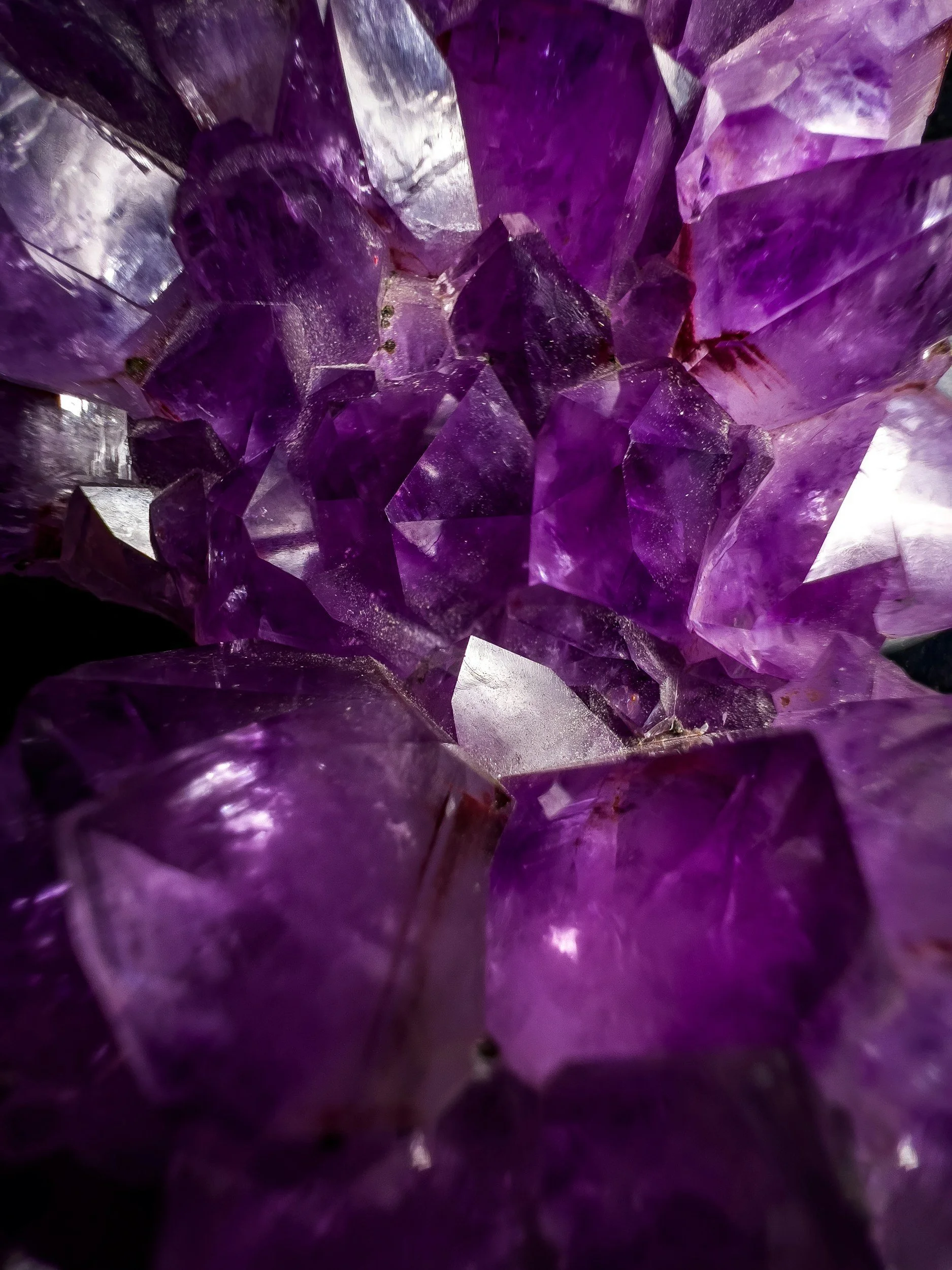 AMETHYST.. BECAUSE EVEN YOUR AURA DESERVES A GLOW-UP