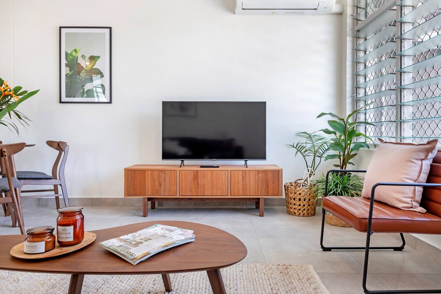 We can't get enough of the Botanica&rsquo;s! 

🌴Full of tropical treasures this fully renovated apartment block in Rapid Creek contains 6 bright and breezy apartments, each perfectly styled with their own individual flavour. 

🛌4 x guests - 2 x bed