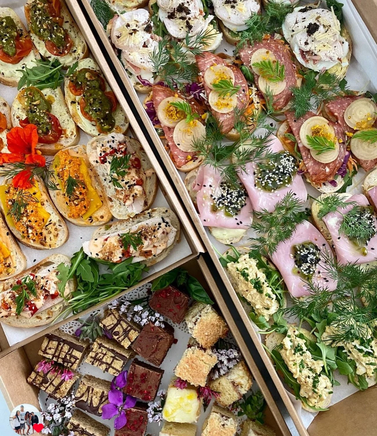 BEAUTIFUL BOXES || of food head out of our kitchen daily . Interested in our catering ? Simply check out our website www.flowcafe.com.au or email at hello@flowvitality.com 
🌻