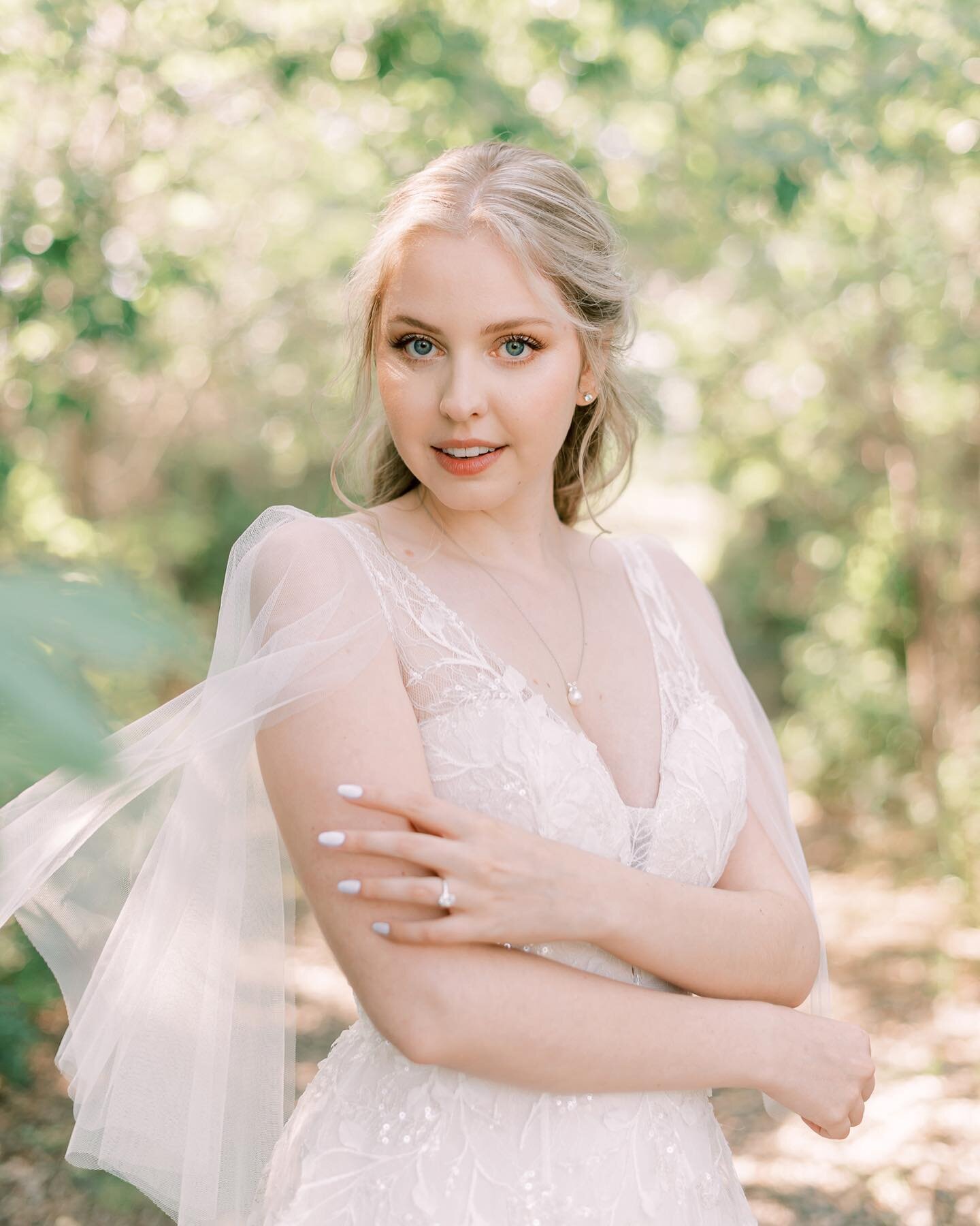 Taylor&rsquo;s vision for her bridal makeup was something natural, whimsical, soft, and fresh - I think we achieved it 😍✨ 

My jaw dropped when I got these photos back. Seriously one of the most gorgeous brides both inside and out! ✨

Photographer: 