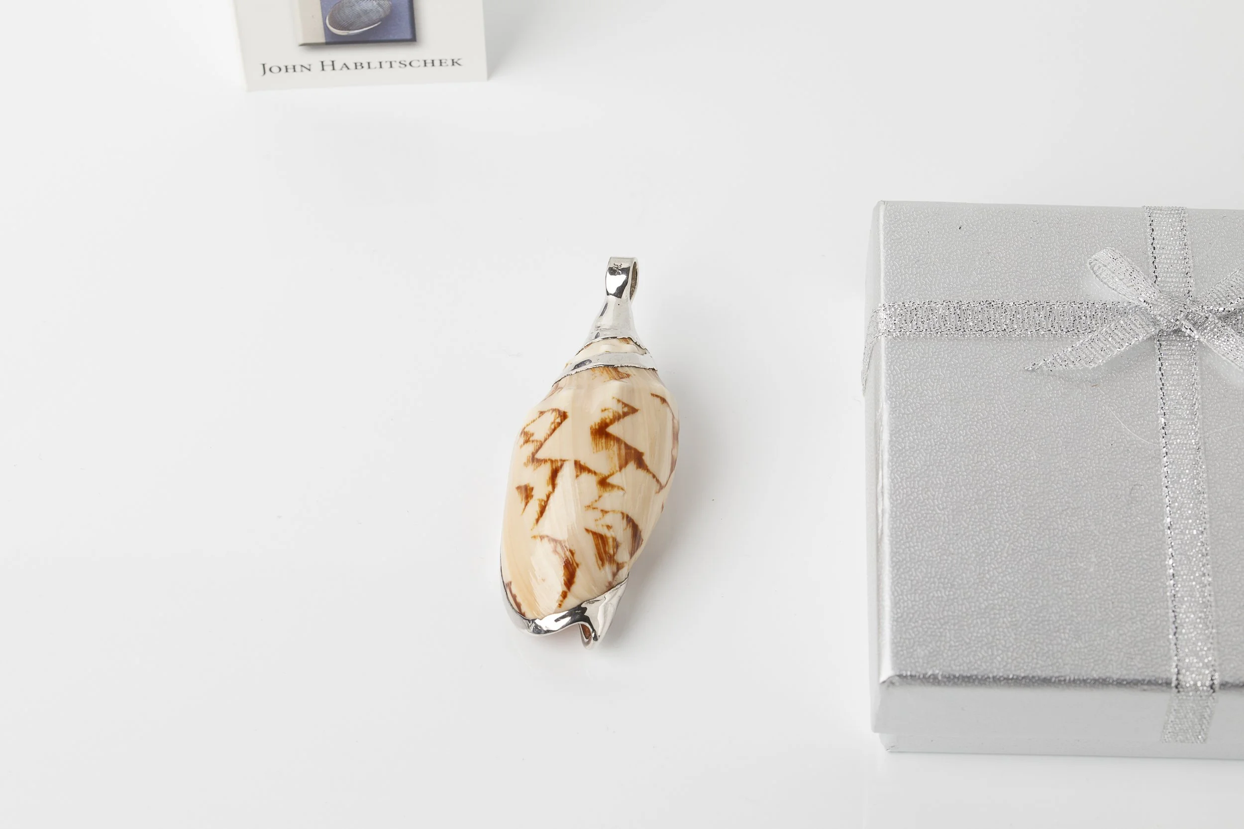 Bat Volute shell pendant 99.2 pure silver