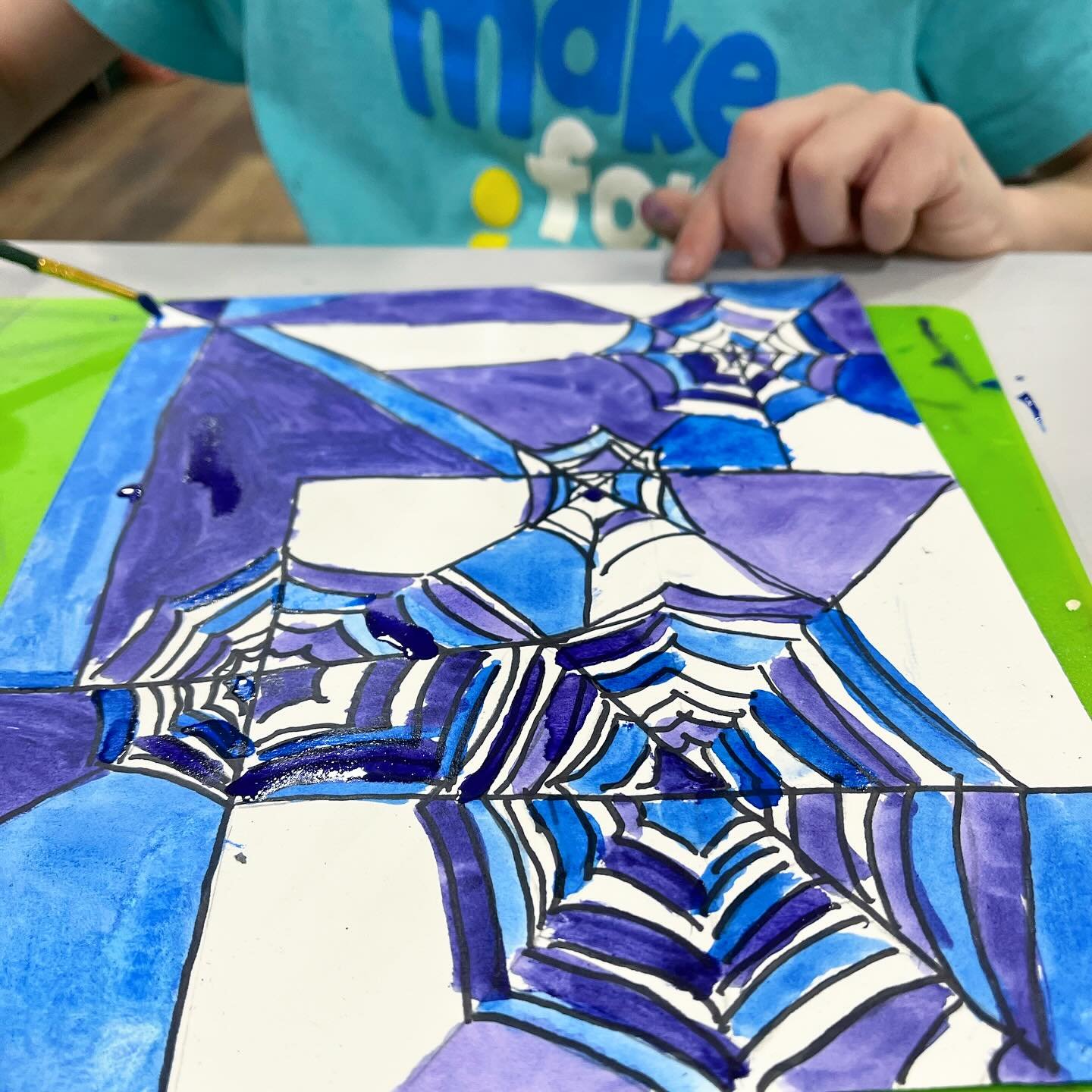 In-process shots of abstract spider webs! 🕸️ Students focused on color schemes and brush control, choosing careful color groups for each section of their &ldquo;Charlotte&rsquo;s Web&rdquo; inspired artwork. &ldquo;SOME pig!&rdquo; 😉 Even the arach