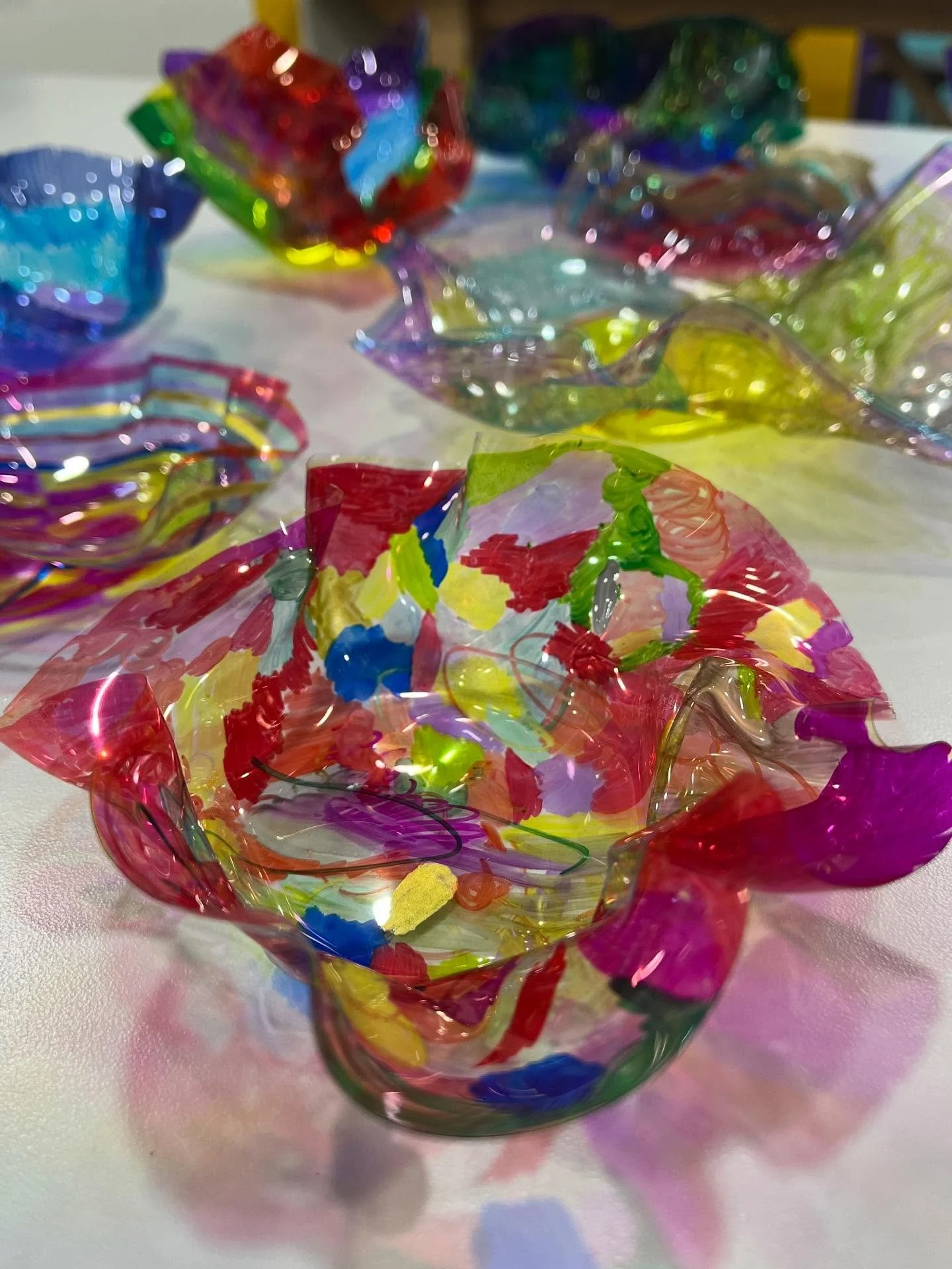 CHIHULY &ldquo;GLASS&rdquo; BOWLS in today&rsquo;s &ldquo;MODERN SCULPTURE&rdquo; ART CAMP! 🤩 Inspired by the Seattle glass artist Dale Chihuly, students decorated durable acetate and then melted it gently with a heat tool to form an organically wav