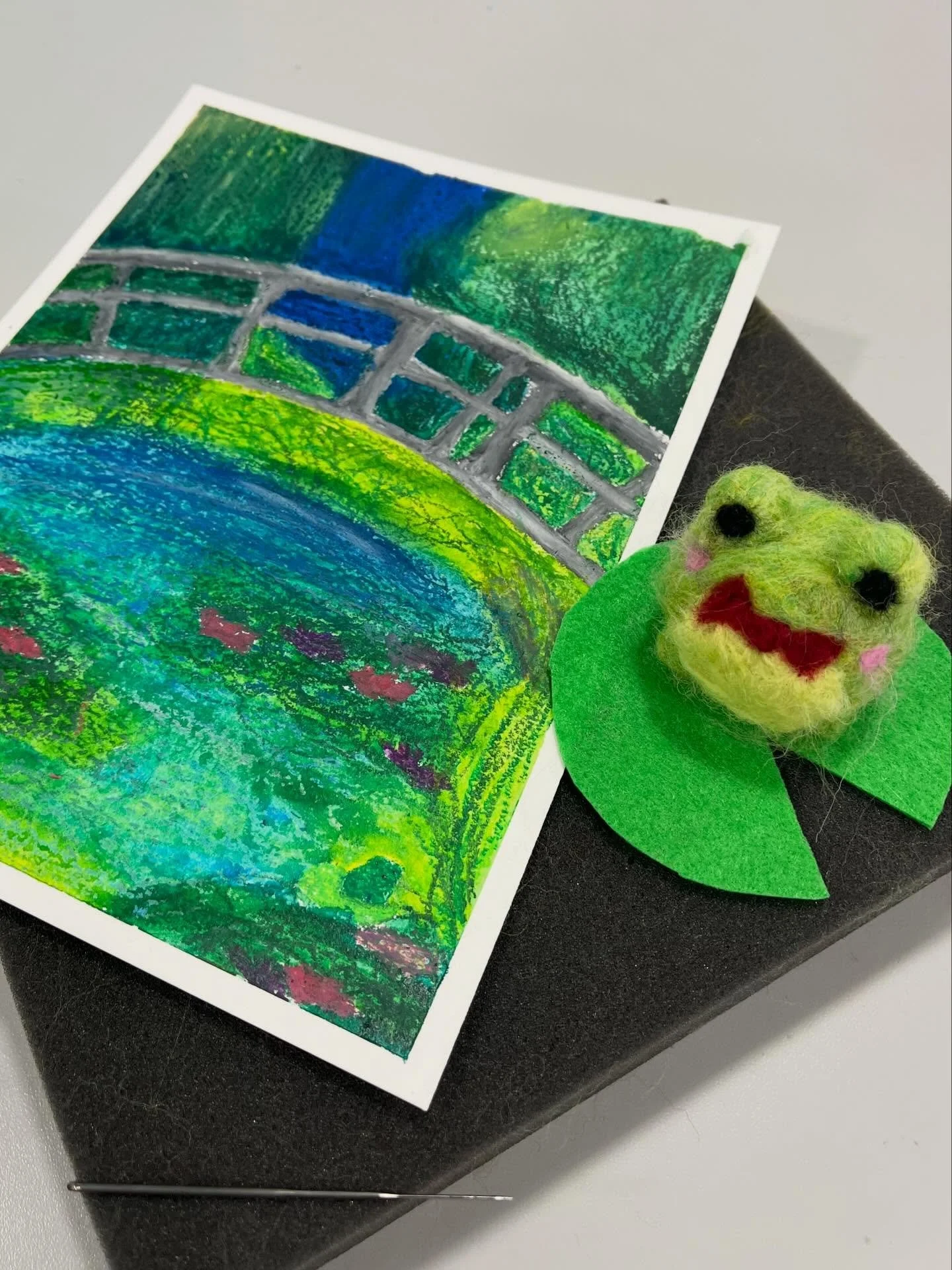 Art Campers paid an imaginary visit to the serenity of &ldquo;Monet&rsquo;s Garden&rdquo; last Thursday, drawing &amp; painting a tranquil pond and bridge with oil pastels and watercolors. Then they needle felted a plush little frog on a lily pad! 🪷
