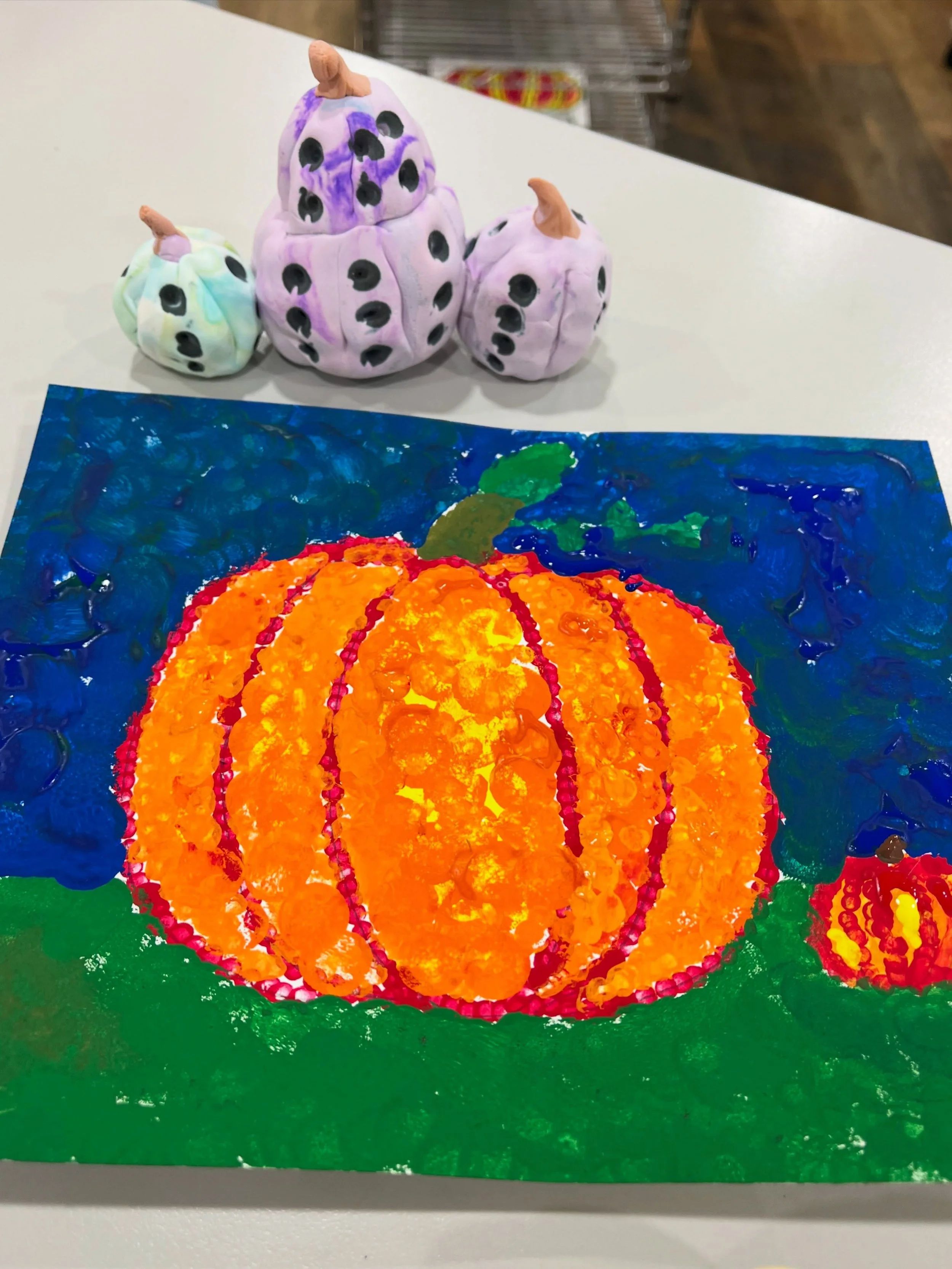 We had a busy Thursday!!! 🎃 No Walla Walla public school for teacher conferences = a big morning Art Camp at the Studio for ages 7-12! &ldquo;Pumpkins &amp; Dots&rdquo; featured TWO pumpkin projects: Learning about Georges Seurat (France, 1859-1891,