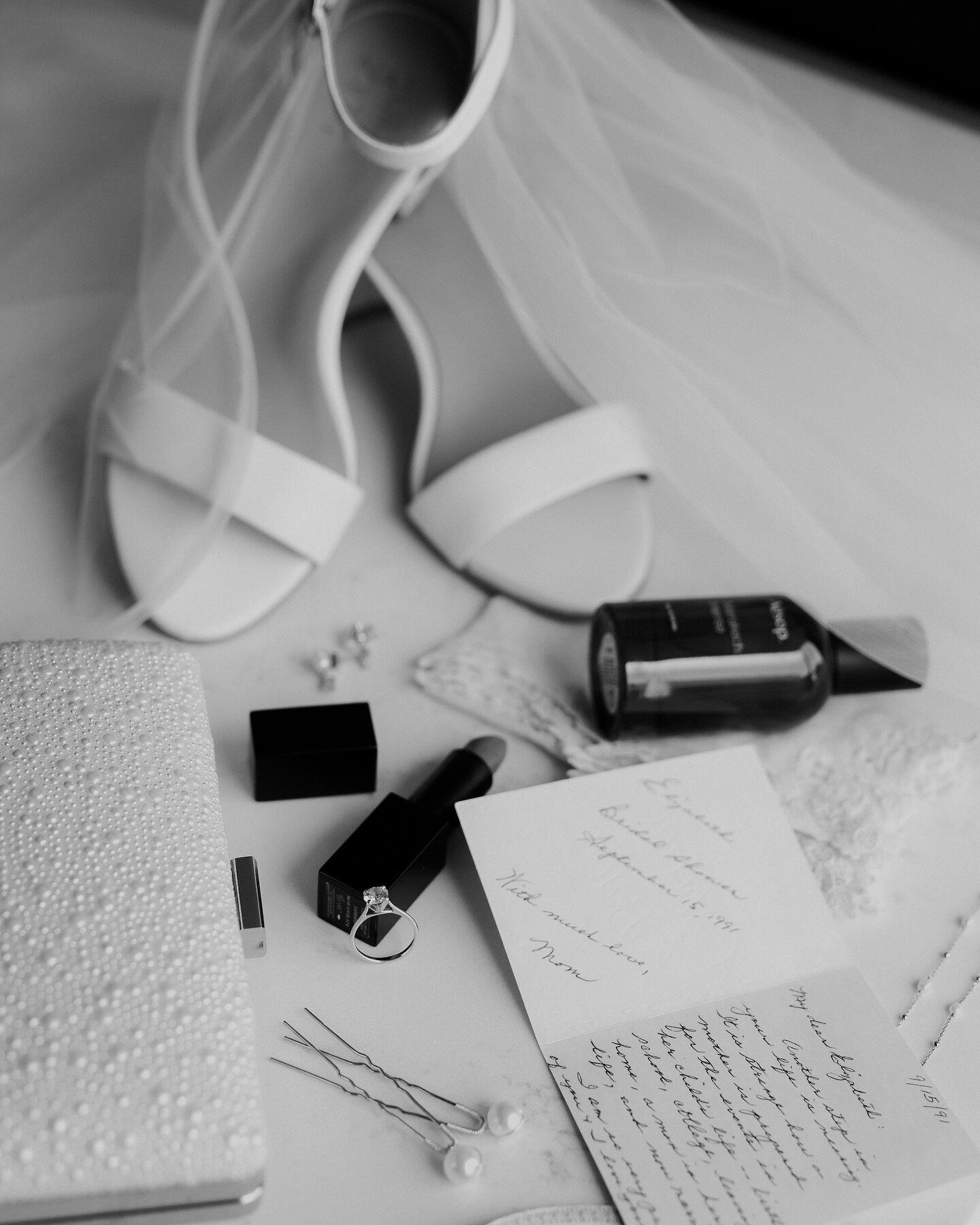 Abby&rsquo;s details. Including a handwritten card that her grandmother wrote to Abby&rsquo;s mother on her wedding day in 1991.

.
.
.
.
.

#brittamariephotography #weddingdaydetails #portlandweddingphotographer #bridedetails #jerseyweddingphotograp