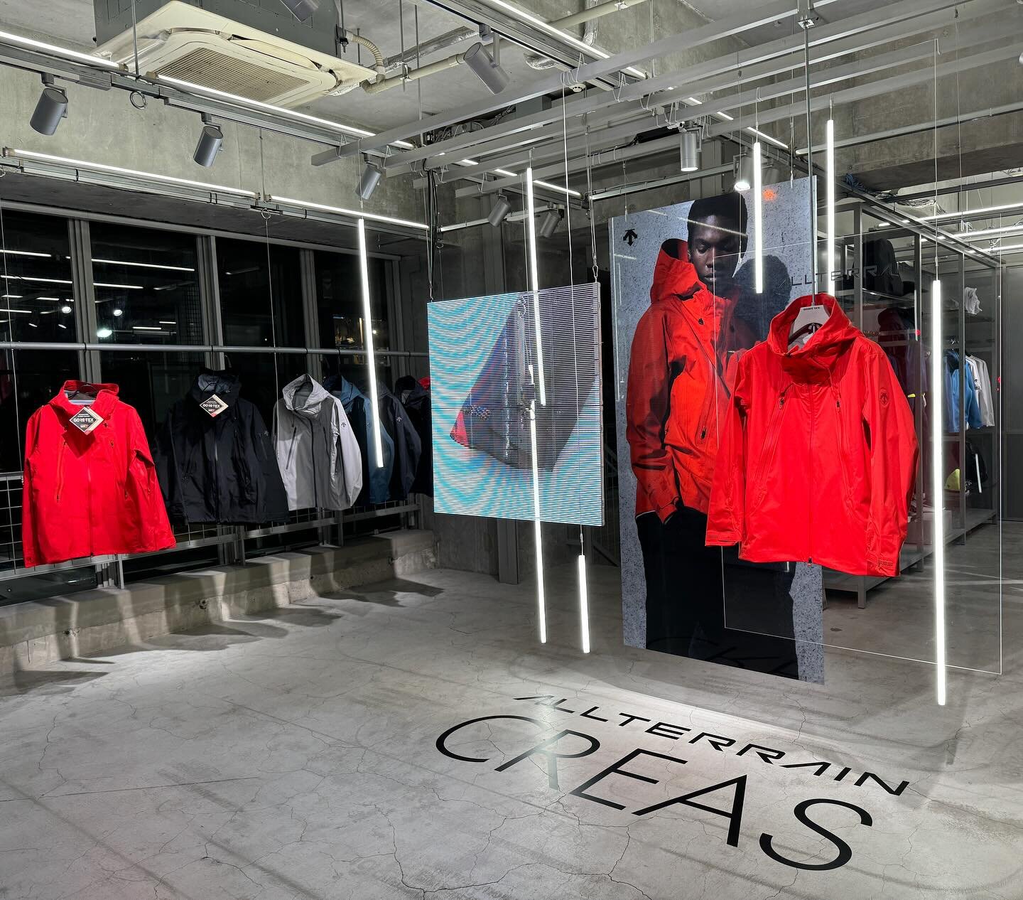 DESCENTE  CREAS
2024/01/23
@descente_allterrain 
@descente_jp 

#vmd #vmlife #vm #display 
#visualmerchandise #visualmerchandising #visualmerchandiser 
#visualconductor 
#windowdresser #strate 
#ひれかつVMDやな太郎
#とんかつdjアゲ太郎