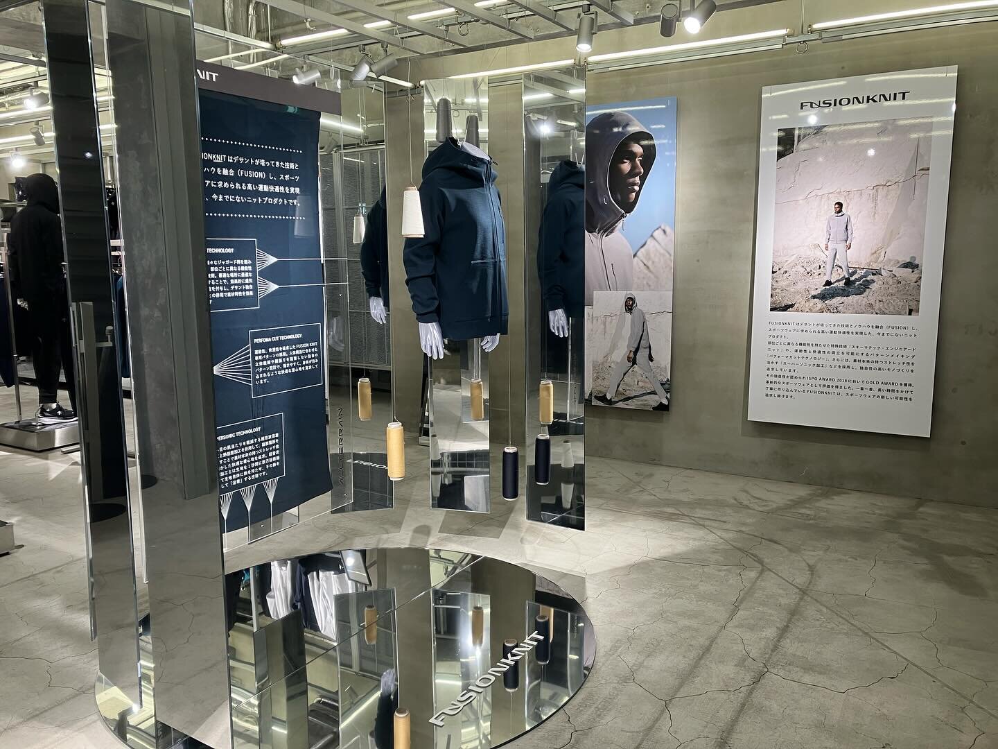 DESCENTE  FUSION KNIT
2024/3/16
@descente_allterrain 
@descente_jp 

#vmd #vmlife #vm #display 
#visualmerchandise #visualmerchandising #visualmerchandiser 
#visualconductor 
#windowdresser #strate 
#ひれかつVMDやな太郎
#とんかつdjアゲ太郎