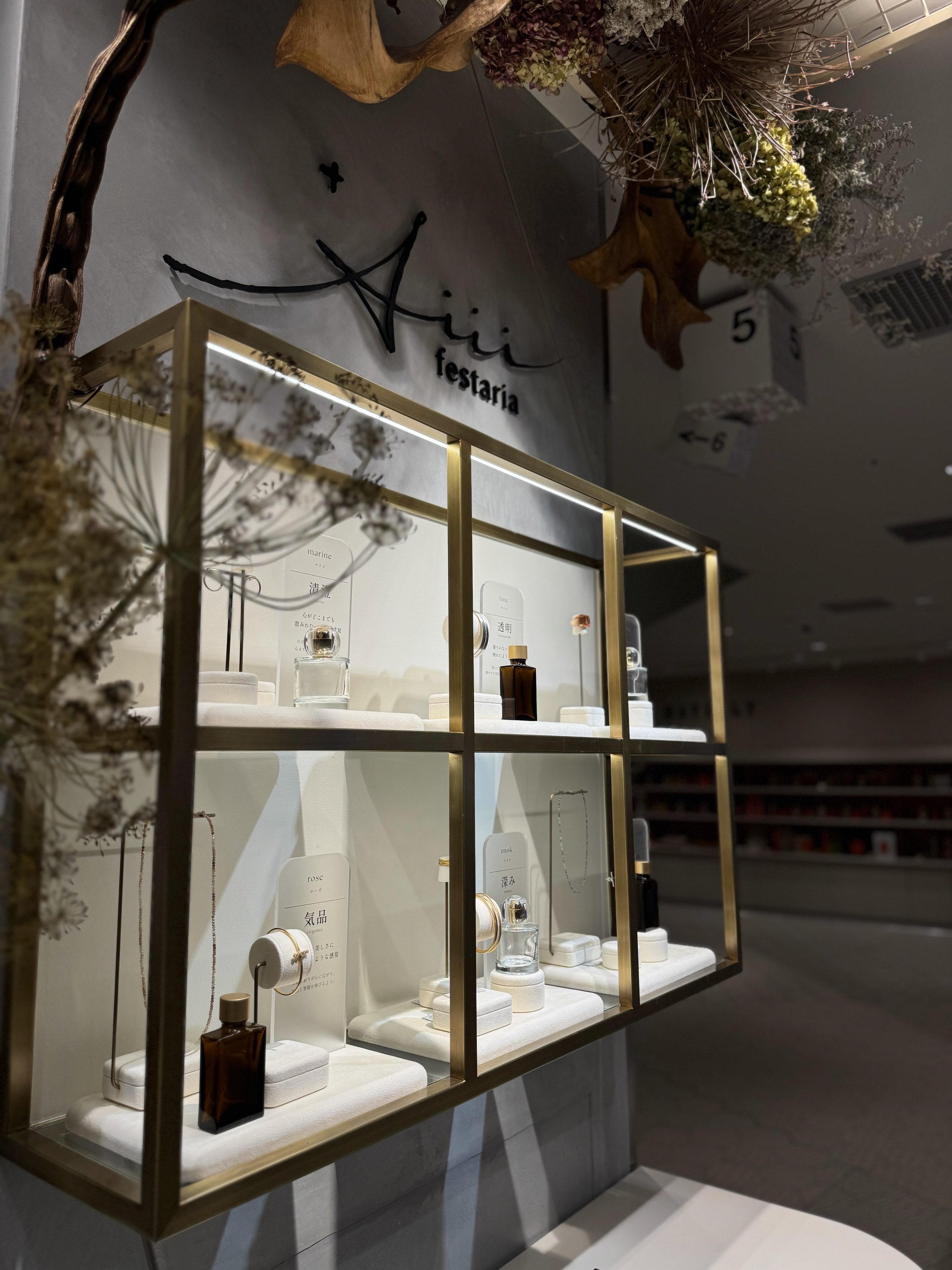 Recent work&hellip;
Aiii festaria

#Aiii #festaria #NEWoMan横浜#VMD #STRATE