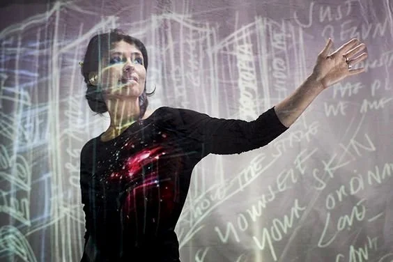 Es Devlin e a paixão pela luz