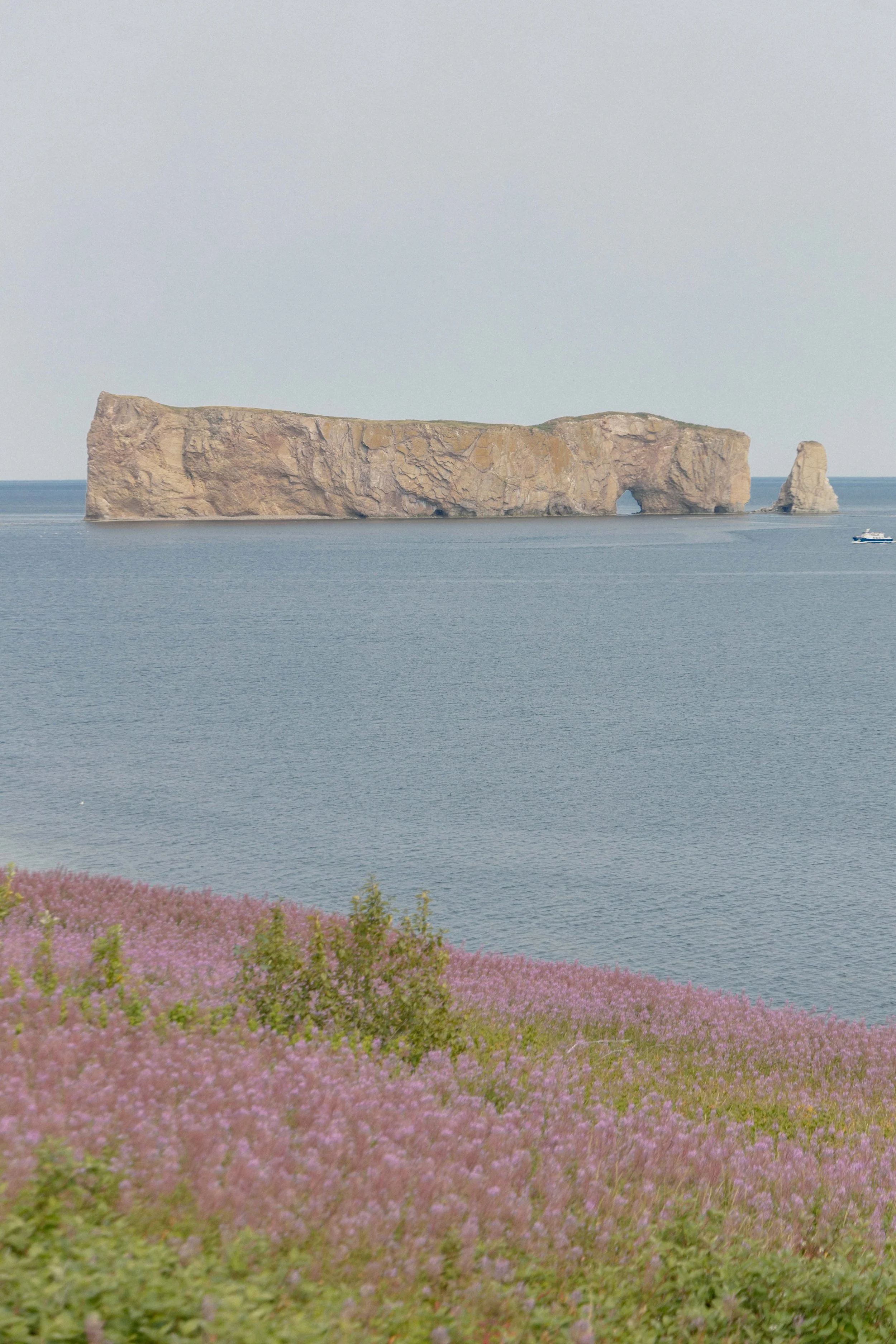  An excerpt of a serene journey through Road 132 in Eastern Quebec and its sceneries. 