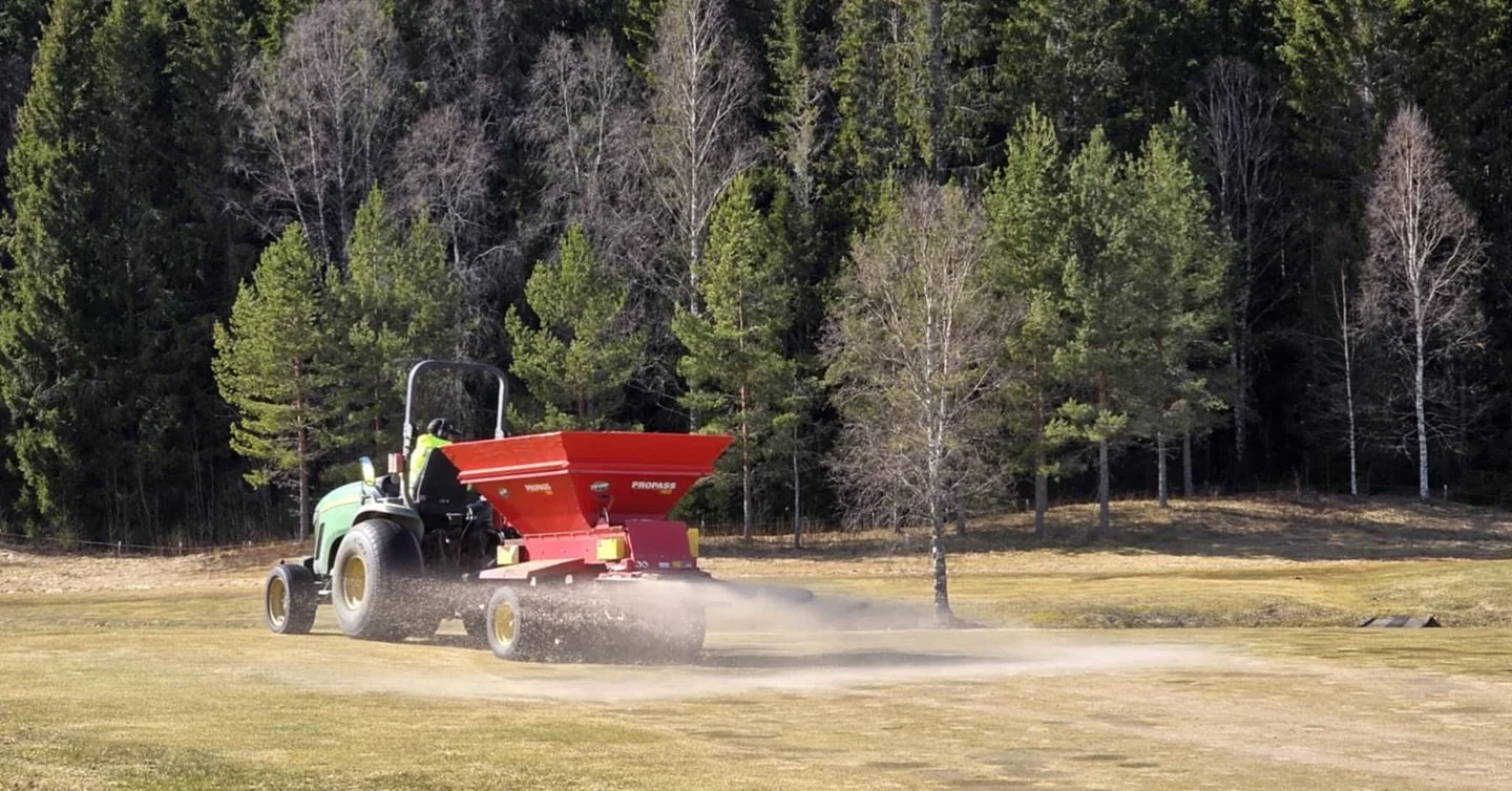 Uppdatering av banarbete!🚜⛳️

L&ouml;rdag 11/10 och S&ouml;ndag 12/10 &auml;r hela banan &ouml;ppen f&ouml;r spel men med reducerad greenfee p&aring; grund av nydressade greener p&aring; h&aring;l 1-9.

P&aring; m&aring;ndag 13/10 st&auml;ngs h&arin