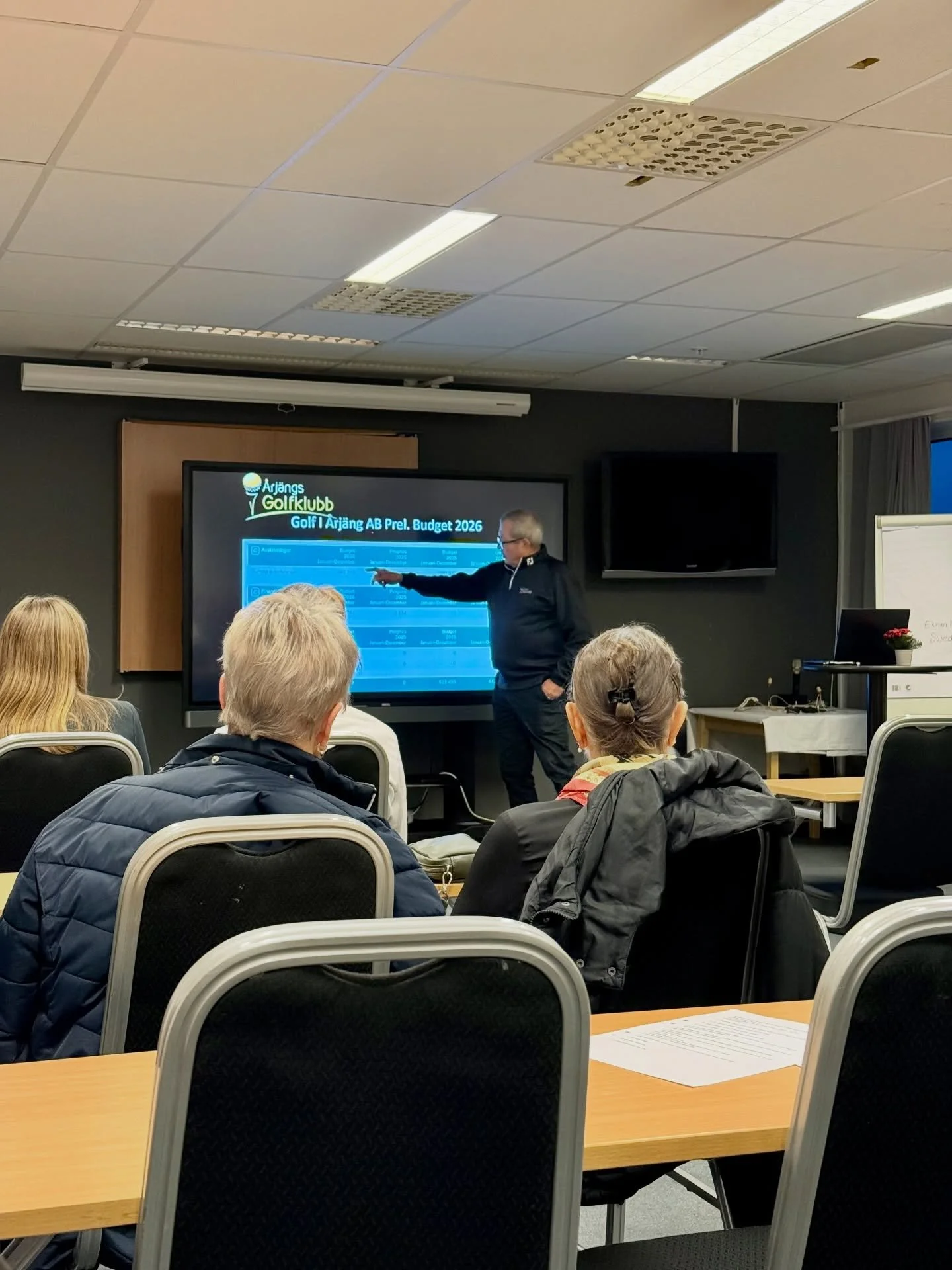 Under s&ouml;ndag eftermiddag h&ouml;lls &aring;rets h&ouml;stm&ouml;te p&aring; Hotell &Aring;rj&auml;ng.
Ordf&ouml;rande &Ouml;rjan gick igenom vad som har h&auml;nt under &aring;ret och kommitt&eacute;ernas verksamhetsber&auml;ttelser. 
Ny styrels