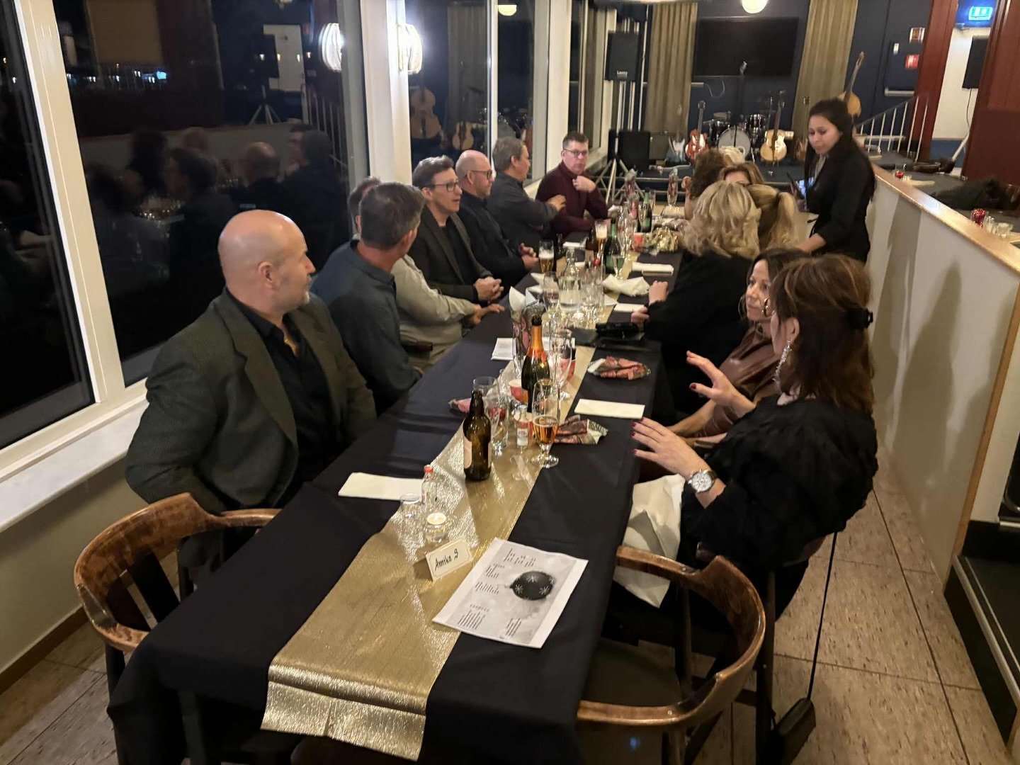 Julbord p&aring; Travrestaurangen i &Aring;rj&auml;ngs Golfkrogs regi med styrelse, banpersonal, kommitt&eacute;er och andra ideella krafter som tack f&ouml;r ytterligare ett bra &aring;r f&ouml;r klubben.
F&ouml;rutom mycket god julmat bj&ouml;ds de