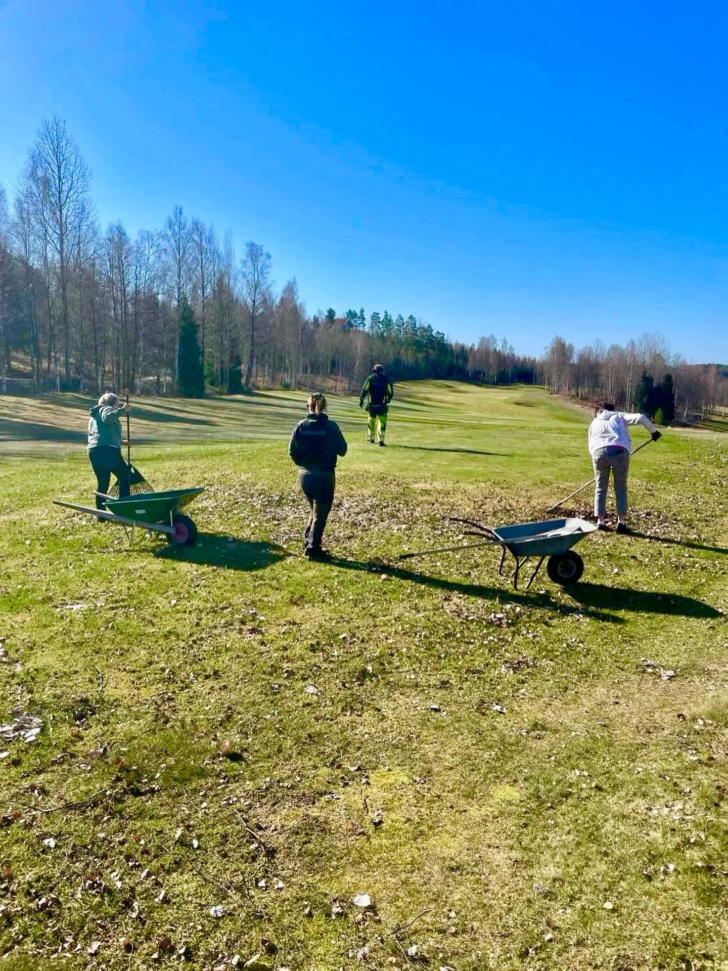 V&aring;ren &auml;r h&auml;r och det har blivit h&ouml;g tid att g&ouml;ra banan riktigt fin inf&ouml;r s&auml;songs&ouml;ppning!

V&auml;lkomna p&aring; arbetsdag L&ouml;rdag 28/3.
Vi samlas vid kansliet kl.09:00.
En del redskap finns att l&aring;na