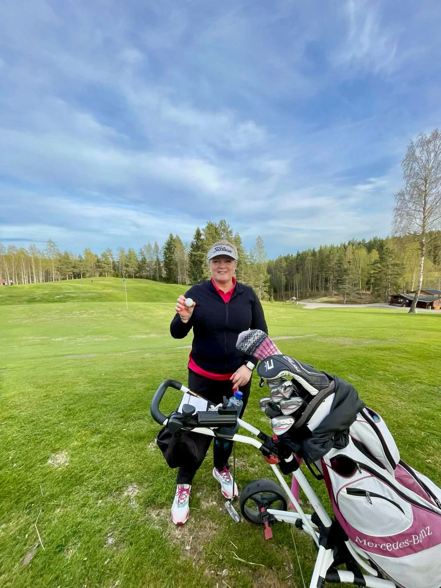 D&aring; var &auml;ven damgolfens premi&auml;r avklarad! I str&aring;lande v&aring;rv&auml;der s&aring; st&auml;llde 29 stycken damer upp i onsdagens t&auml;vling. Grattis till Bizzen som gjorde birdie p&aring; h&aring;l sju och till Ter&eacute;se An
