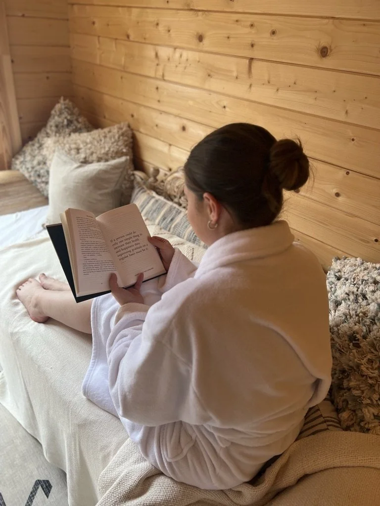 A person reading in the relaxation room at Laurabella