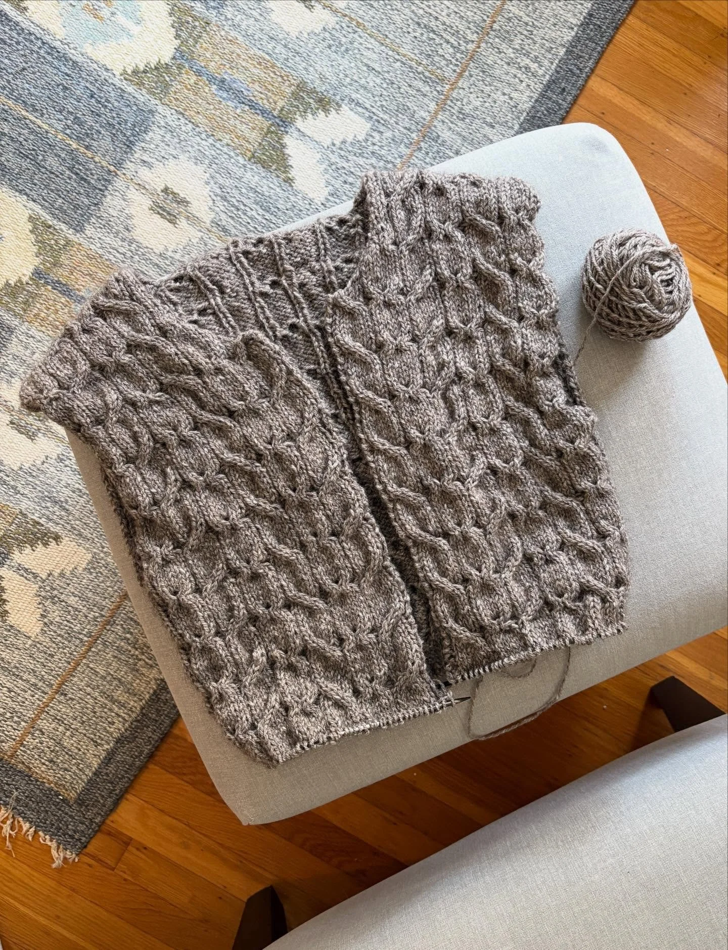 A holiday week felt like the right time to dig out this beefsteak of a project, the #amourjacket by @knits.pourmoi in @hjelholtsuldspinderi Triple. I absolutely love the pattern and the fiber&mdash;this is YARN, rustic and hairy and muscular, with a 