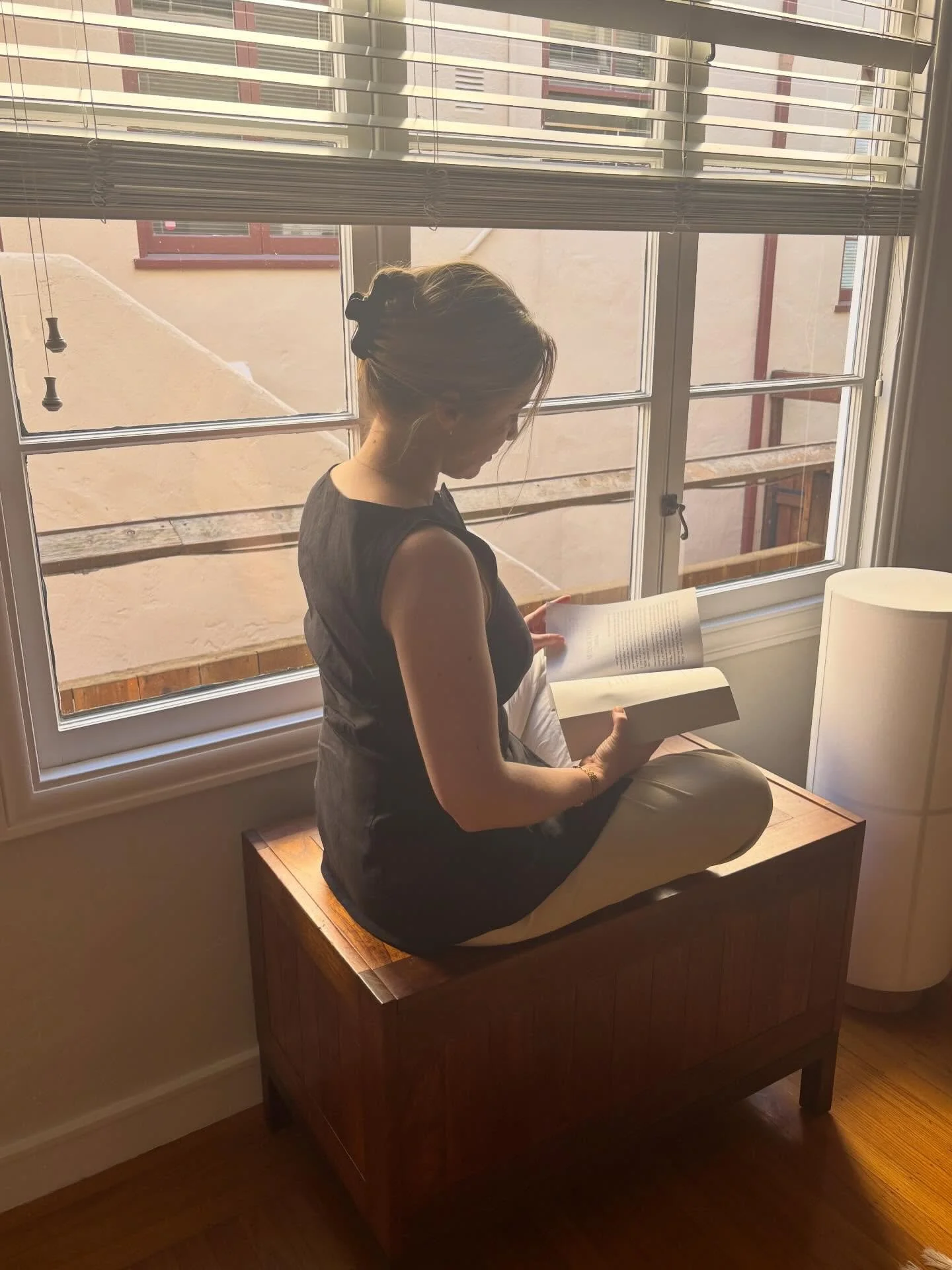 Please forgive back to back UNDER STORY posts. I couldn&rsquo;t resist, because&hellip; THE U.S. GALLEYS ARE HERE. They&rsquo;re perfect. 6.5 years after I started this book, it feels like holding my baby for the first time. 
.
My friend @aliauthier 