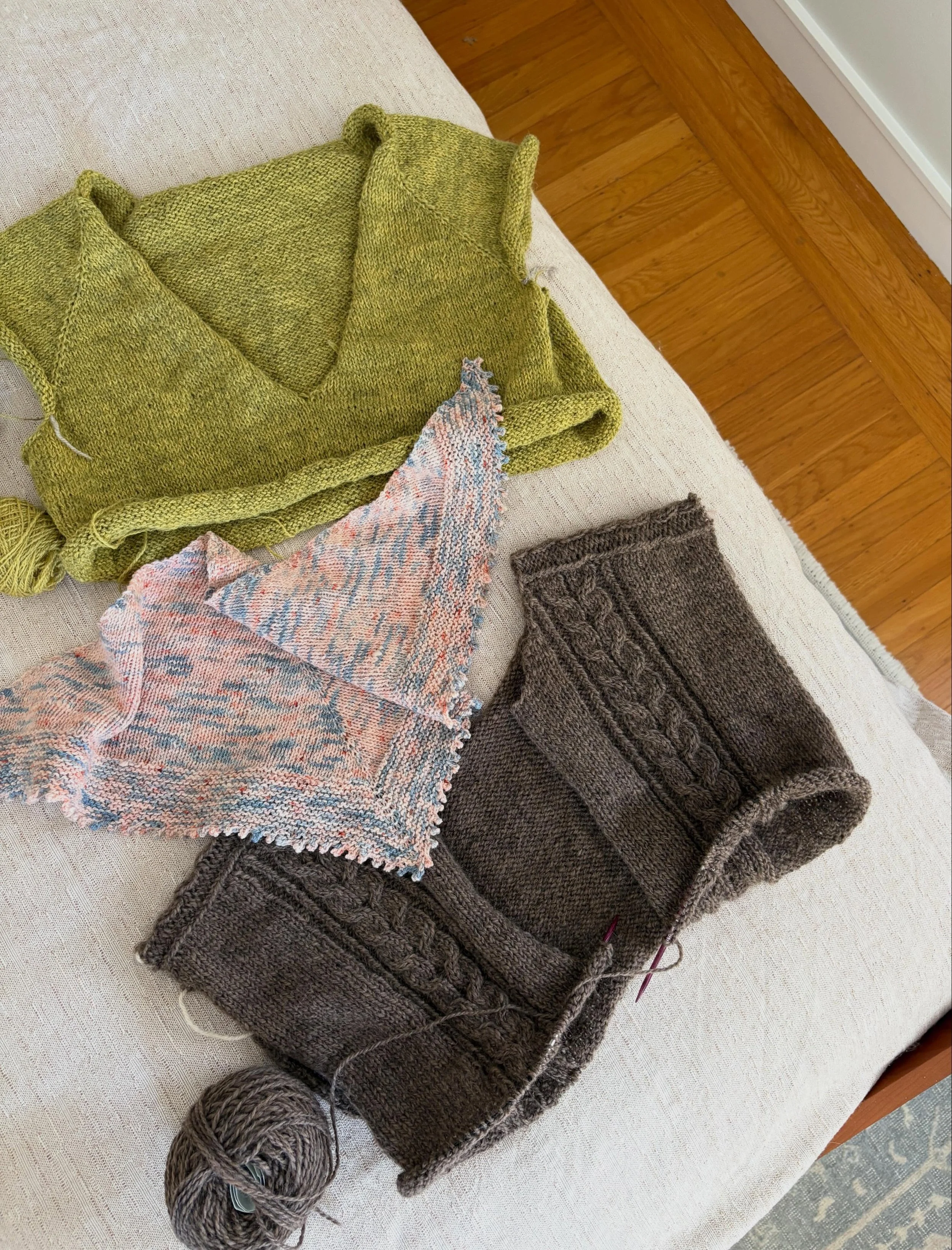 Some Sunday WIPs. ☺️ Top to bottom:

🍋 The #sempersweatervneck by @the_knit_purl_girl. Such a thoughtful and thorough pattern&mdash;would be great for a first sweater. I&rsquo;m making it with one strand of @isageryarn Tvinni and one strand of Alpac
