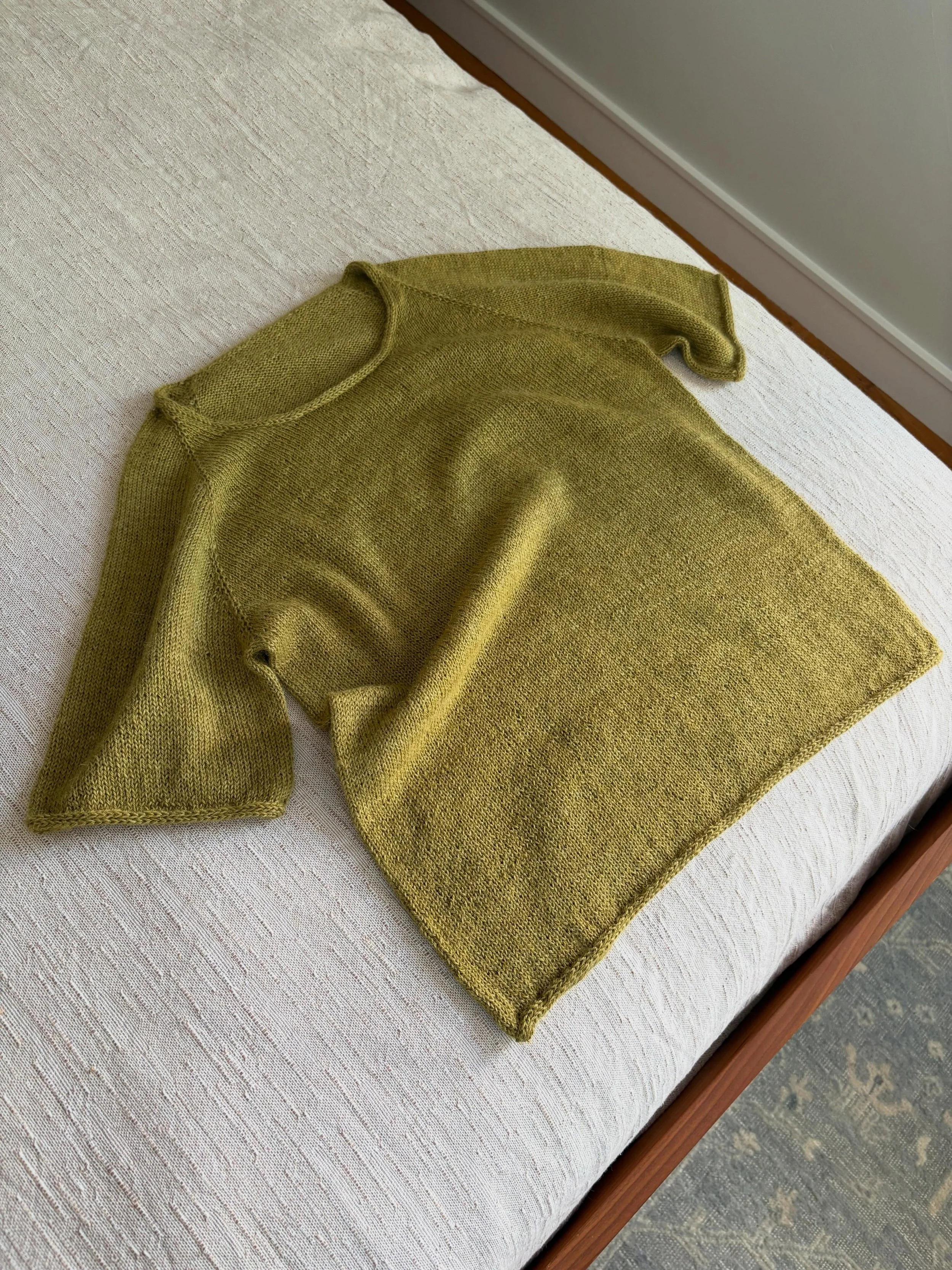 State of the Knitting!
.
I will admit to having come down with a case of Castonitis (per Google, &ldquo;a non-medical term used to describe the irresistible, often uncontrollable urge to start new projects before finishing the ones currently on your 