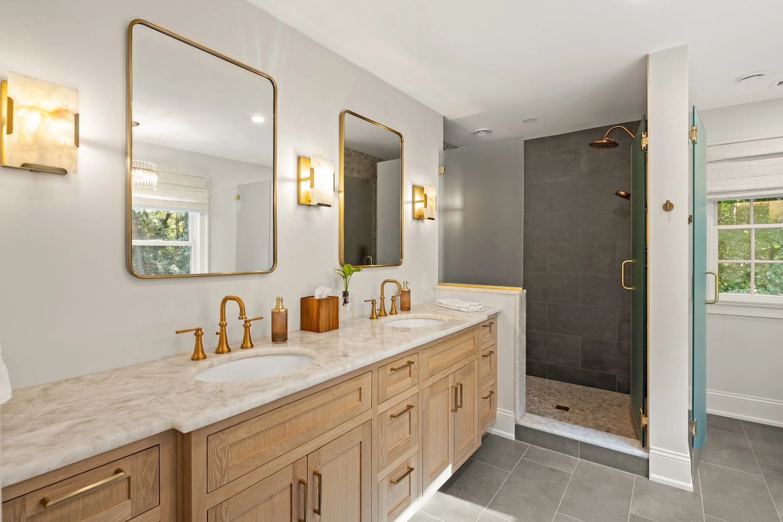 Primary bathroom design and decor