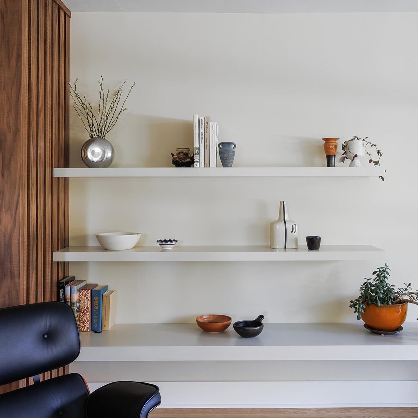 CUSTOM.

Shelves ready to display all of your most treasured smalls, from books to art. We love to see the story that shelves get to tell.