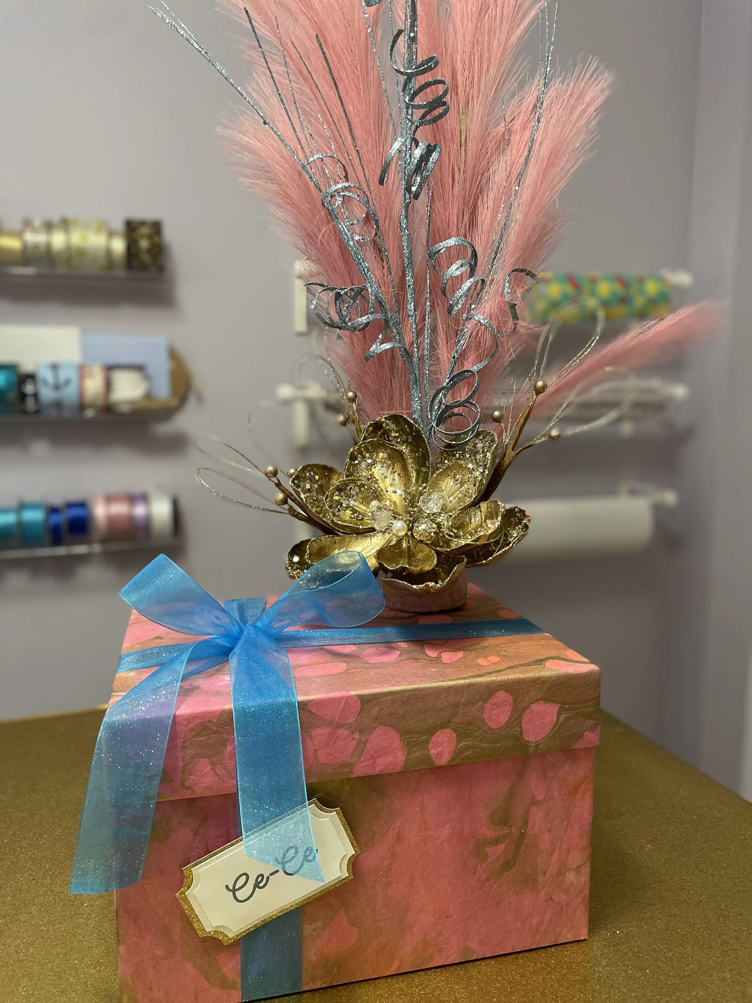 What Is a Professional Gift Wrapper? A Michigan Gift Wrapping Expert Explains</span>