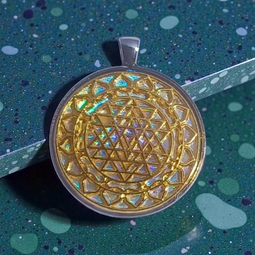 Sri Yantra (Prismatic Gold)