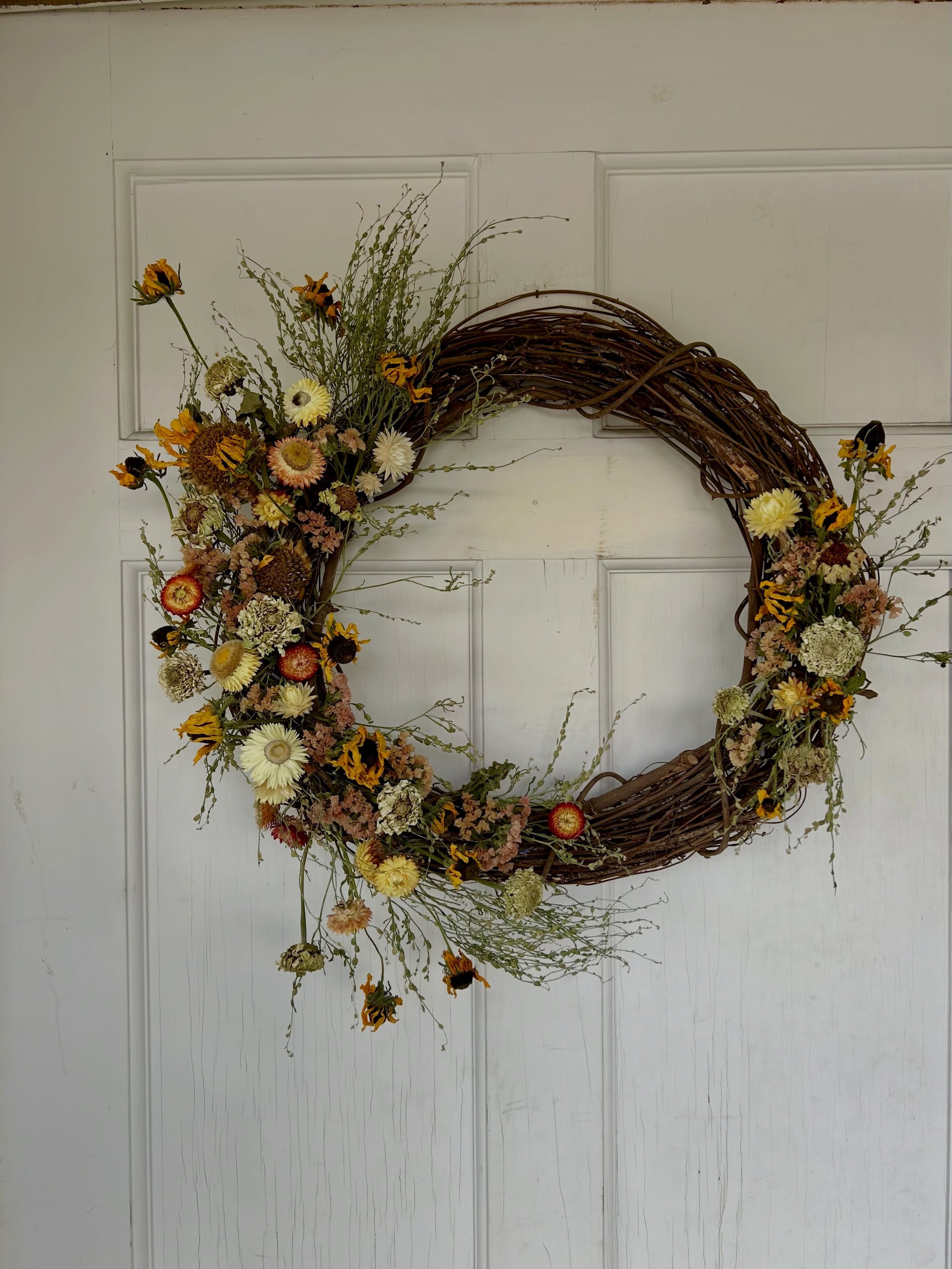 A moment for the wreaths on this beautiful October day😍🍂 Making wreaths always brings a new source of joy and creativity for me as I transition into this new season 🧡  which one is your favorite!?