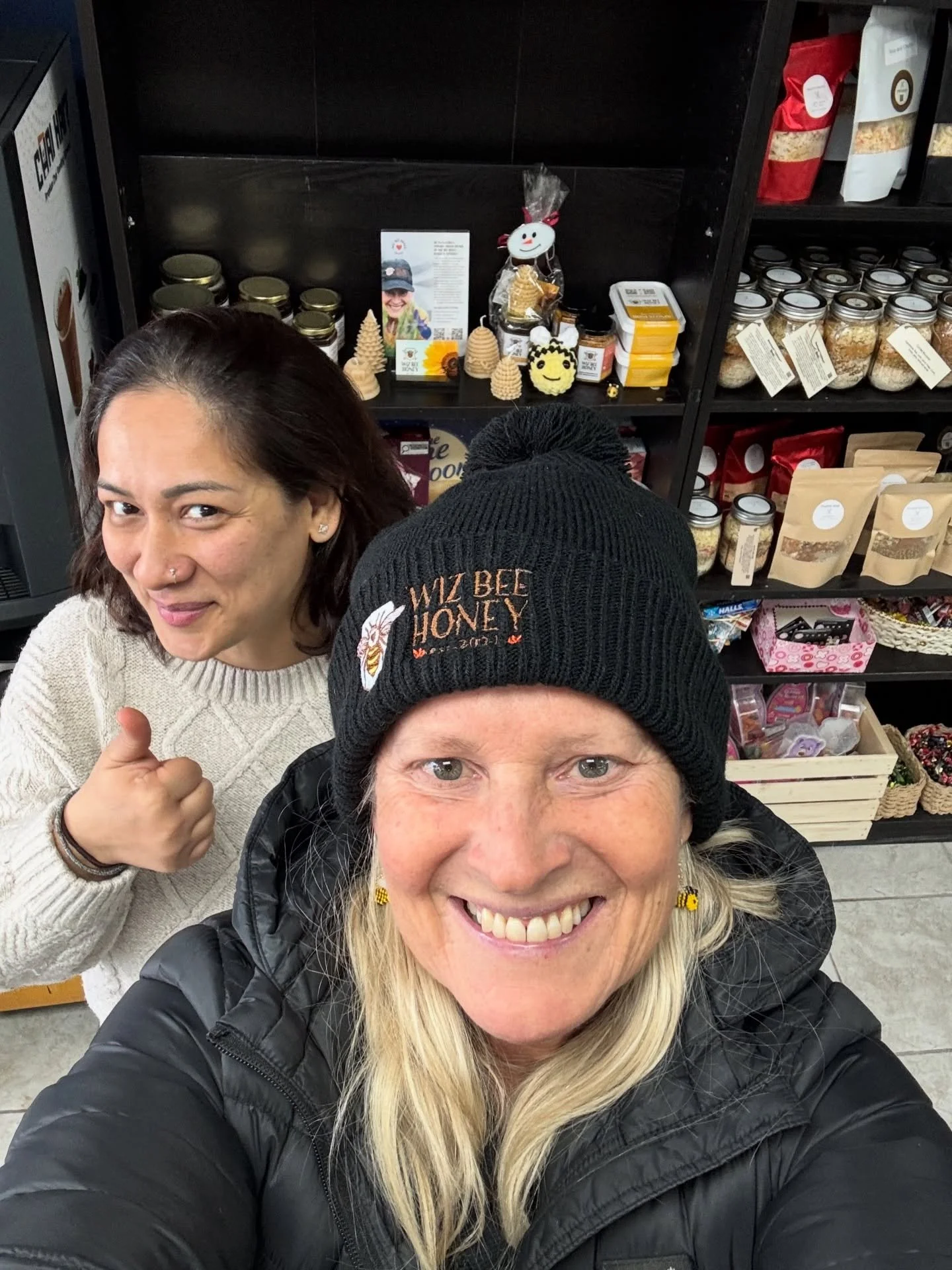 Always lovely to see Sujata at @countrycollectivecourtice! ☺️ Stocked up with Wiz Bee Honey products ready for you to take home 🐝
.
.
.
.
.
#courticeontario #durhamregionsmallbusiness #wizbeehoneyca #ontariohoney #backyardbeekeeping