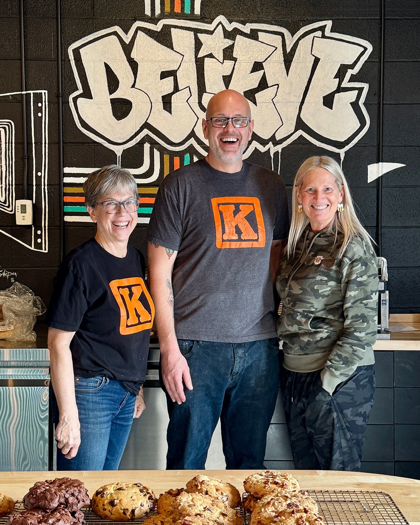 Believe - in good partnerships and great people! So happy and proud to collaborate with Krumbs Breadery&amp;Stuff 💛
.
.
.
.
.
#durhamregionsmallbusiness #durhamregion #wizbeehoneyca #supportsmall