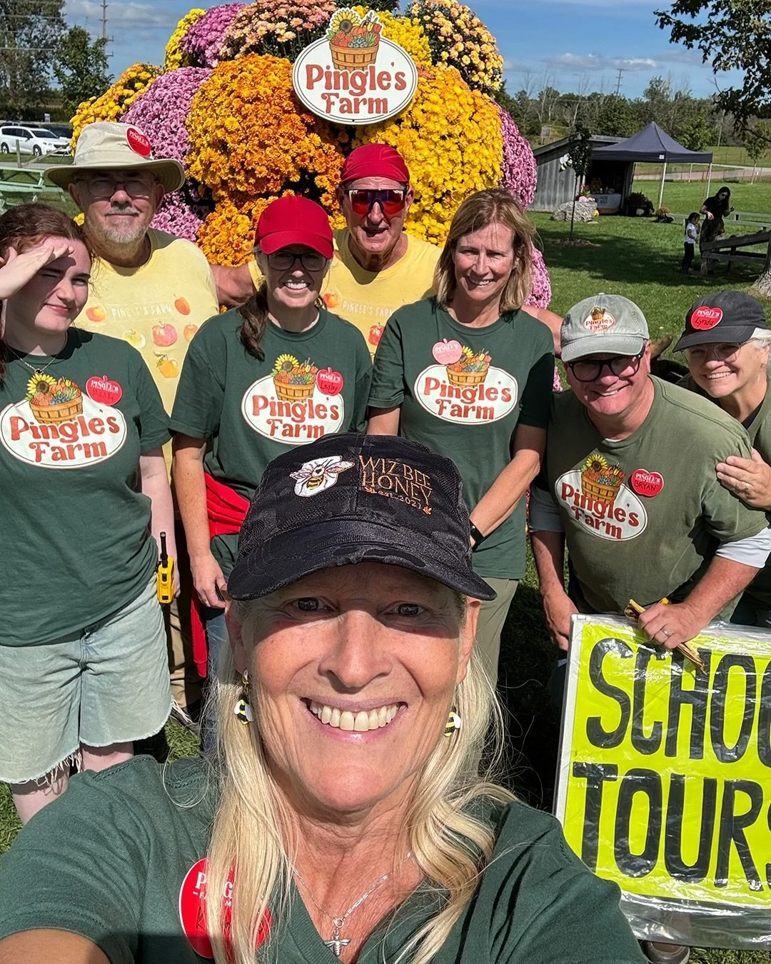 September was another great month of school tours at Pingle&rsquo;s Farm Market! Always a pleasure to teach curious young students. Be sure to get out to Pingles soon - it&rsquo;s apple and pumpkin season! 
.
.
.
.
.
#wizbeehoneyca #itsfallyall #ping