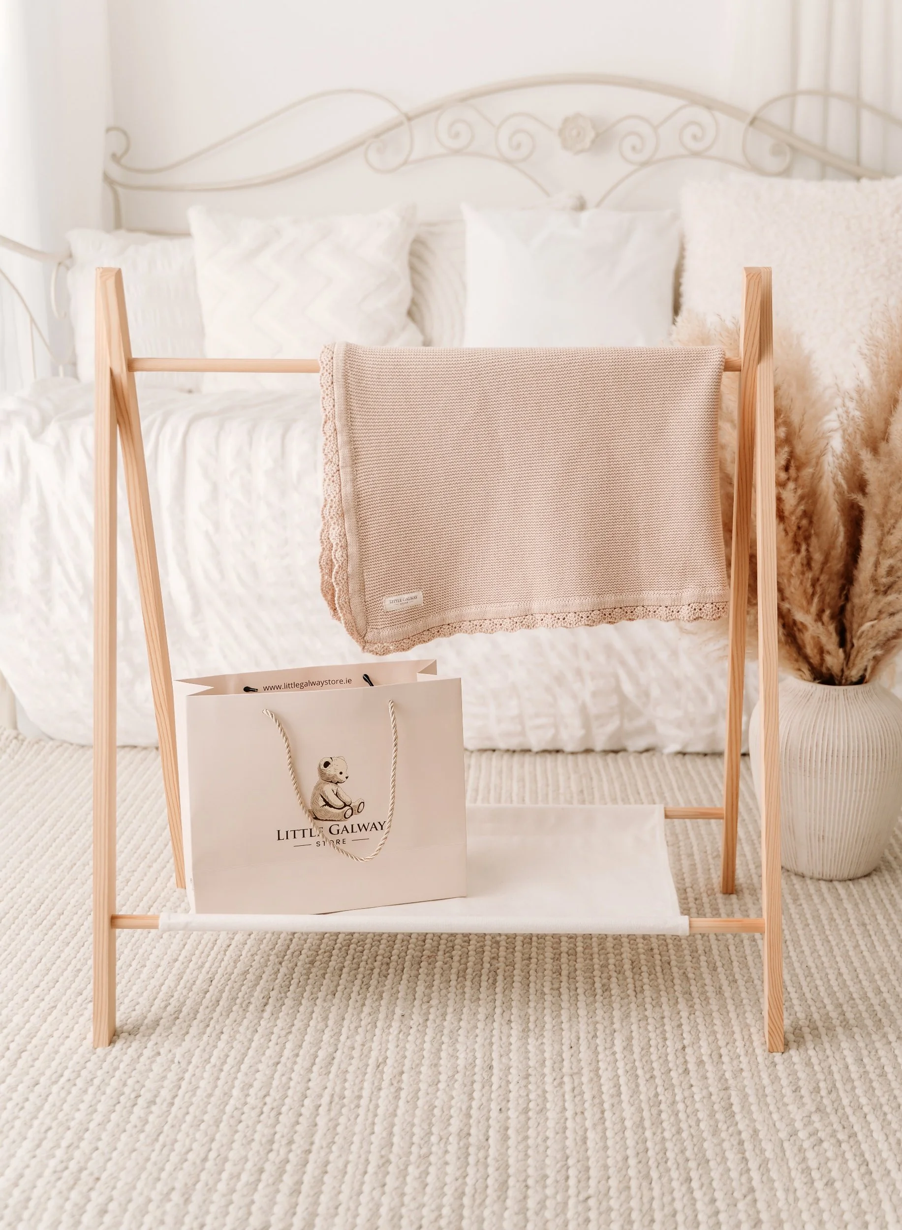 Warm Beige Scalloped Edge Knit Blanket